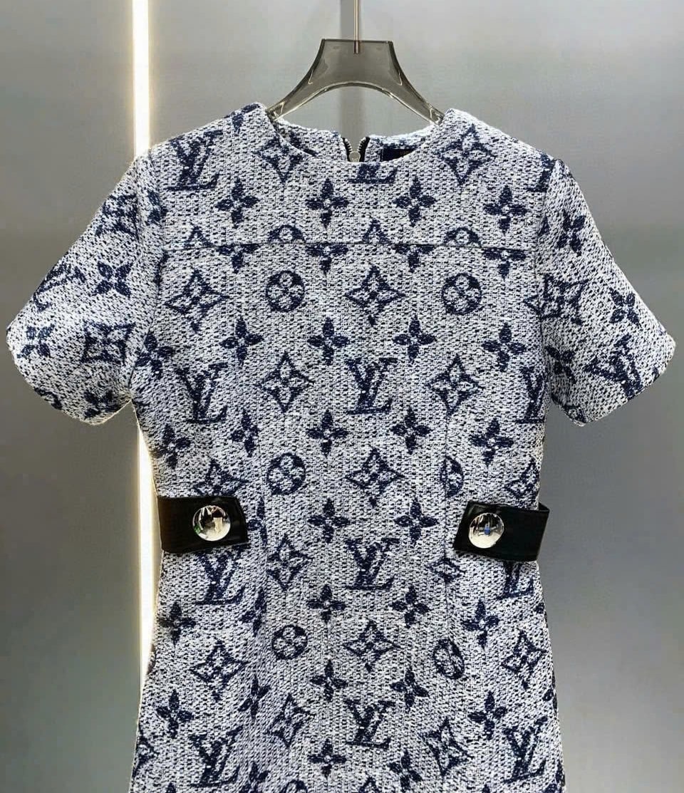 Áo đầm dạ xám tay ngắn LV 6