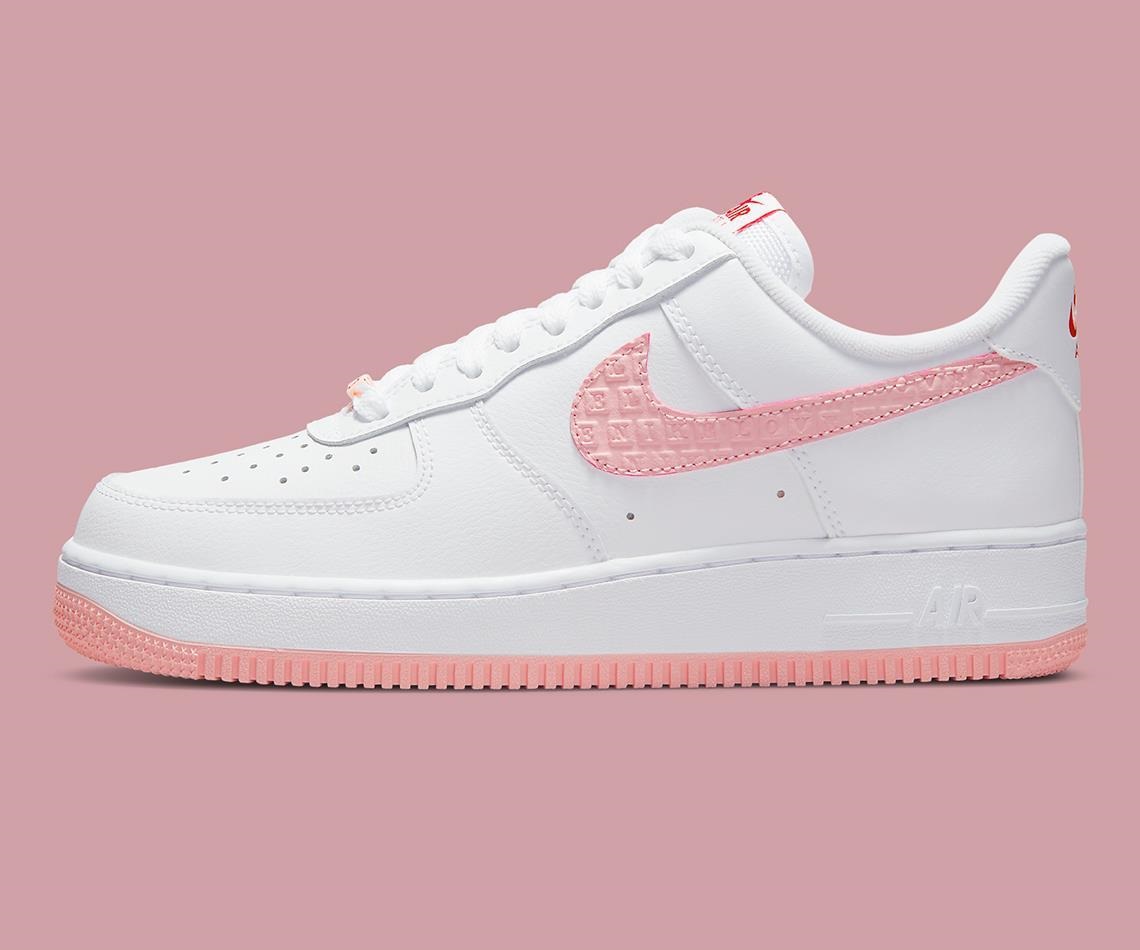 GIÀY THỂ THAO NỮ NIKE AIR FORCE 1 07 LOW VD VALENTINE´S DAY WHITE ATMOSPHERE UNIVERSITY RED SAIL DQ9320-100 6