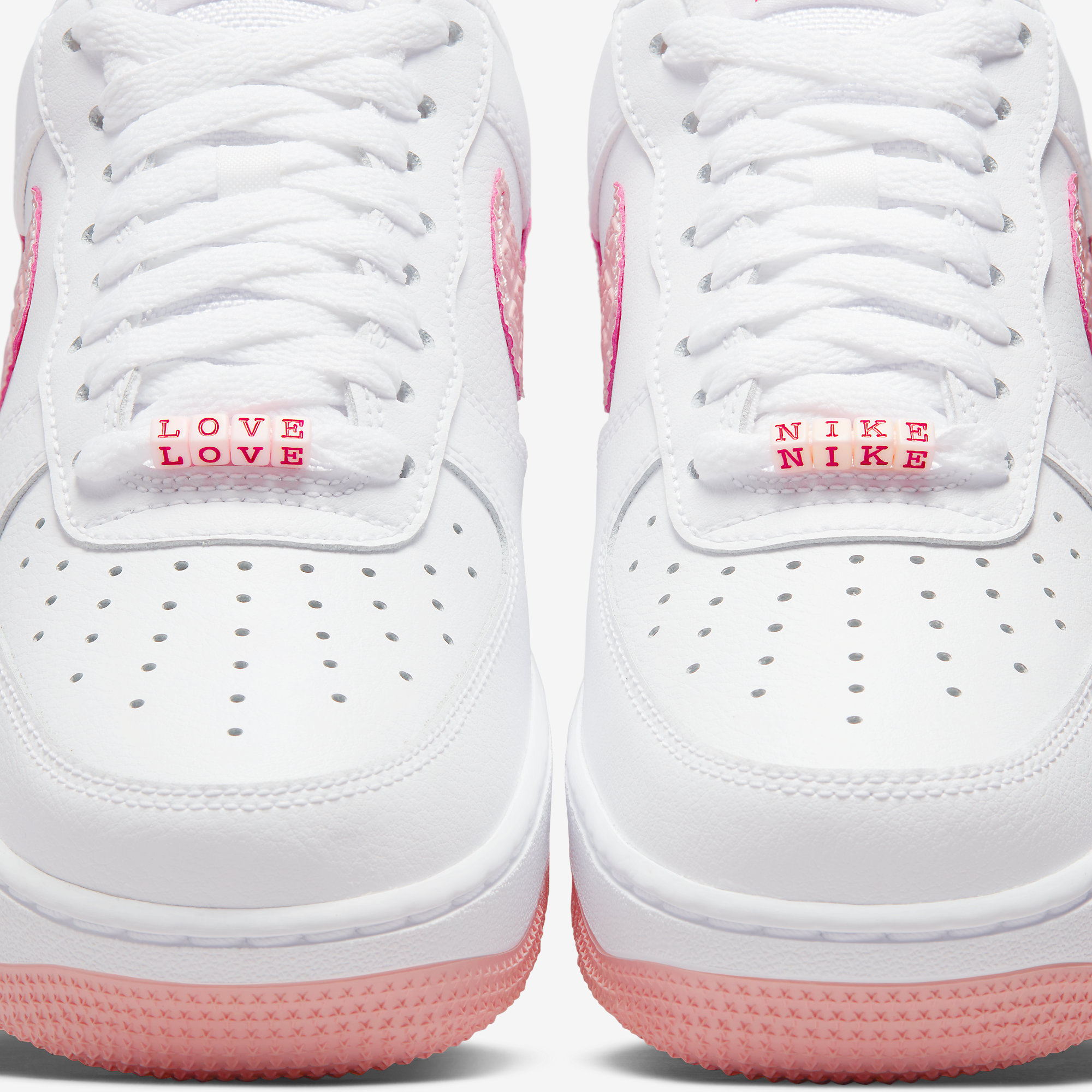 GIÀY THỂ THAO NỮ NIKE AIR FORCE 1 07 LOW VD VALENTINE´S DAY WHITE ATMOSPHERE UNIVERSITY RED SAIL DQ9320-100 11