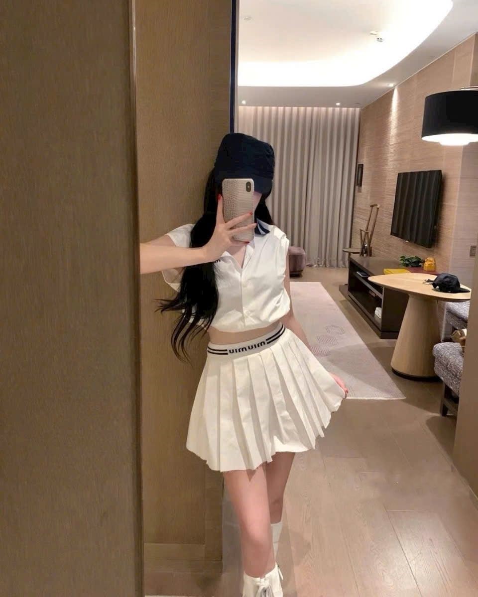 Set áo croptop váy ngắn xếp ly MiuMiu 6