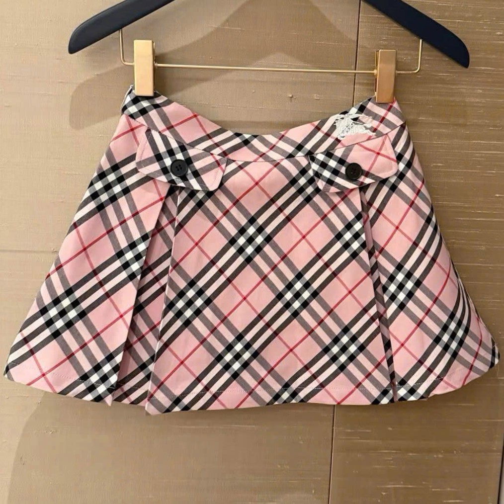 Set áo thun trắng đen cổ phối váy ngắn hồng nâu sọc Burberry 16