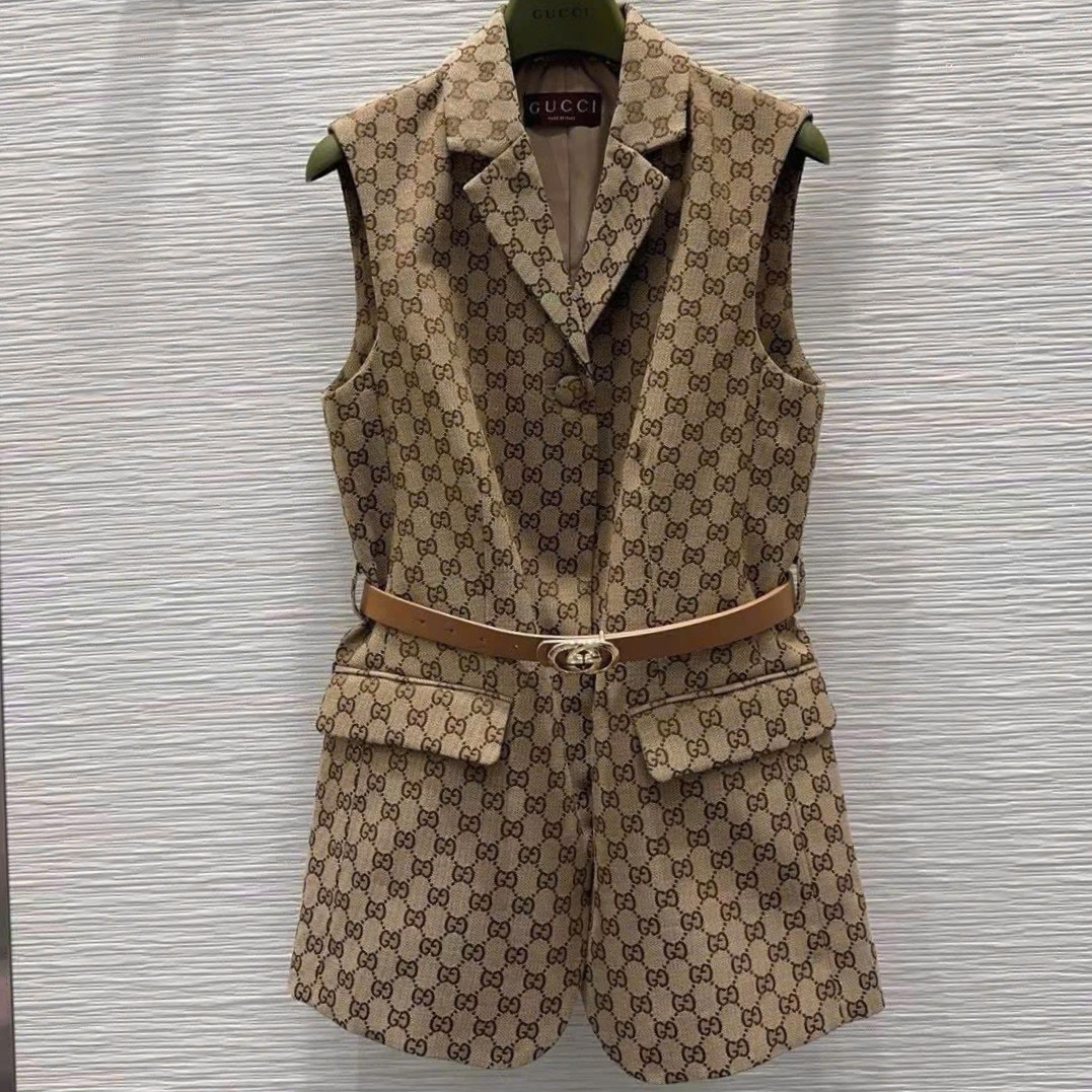 Áo gile Gucci sát nách kèm thắt lưng nâu 3