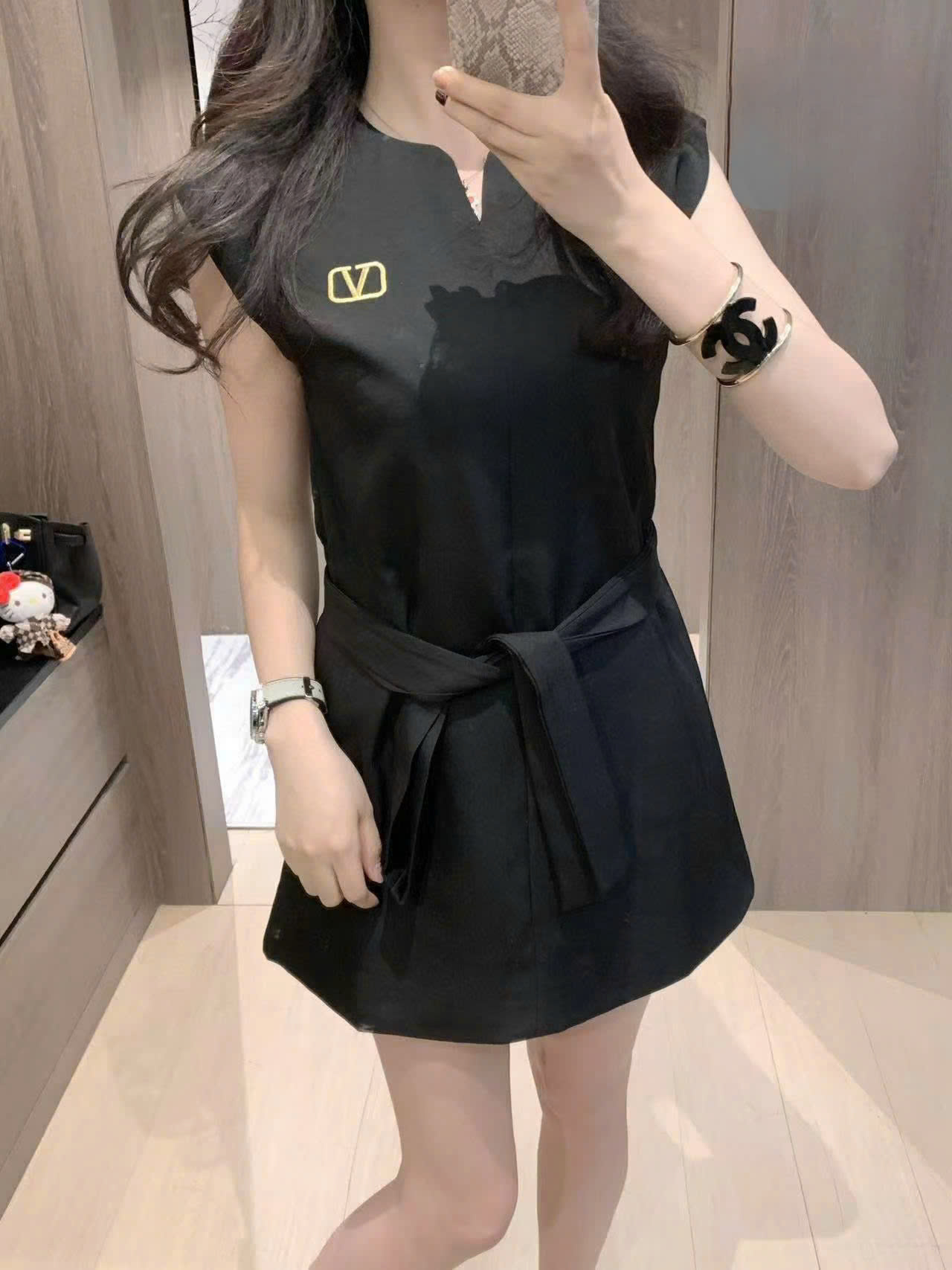 Áo đầm đen ngắn thắt nơ Valentino 7