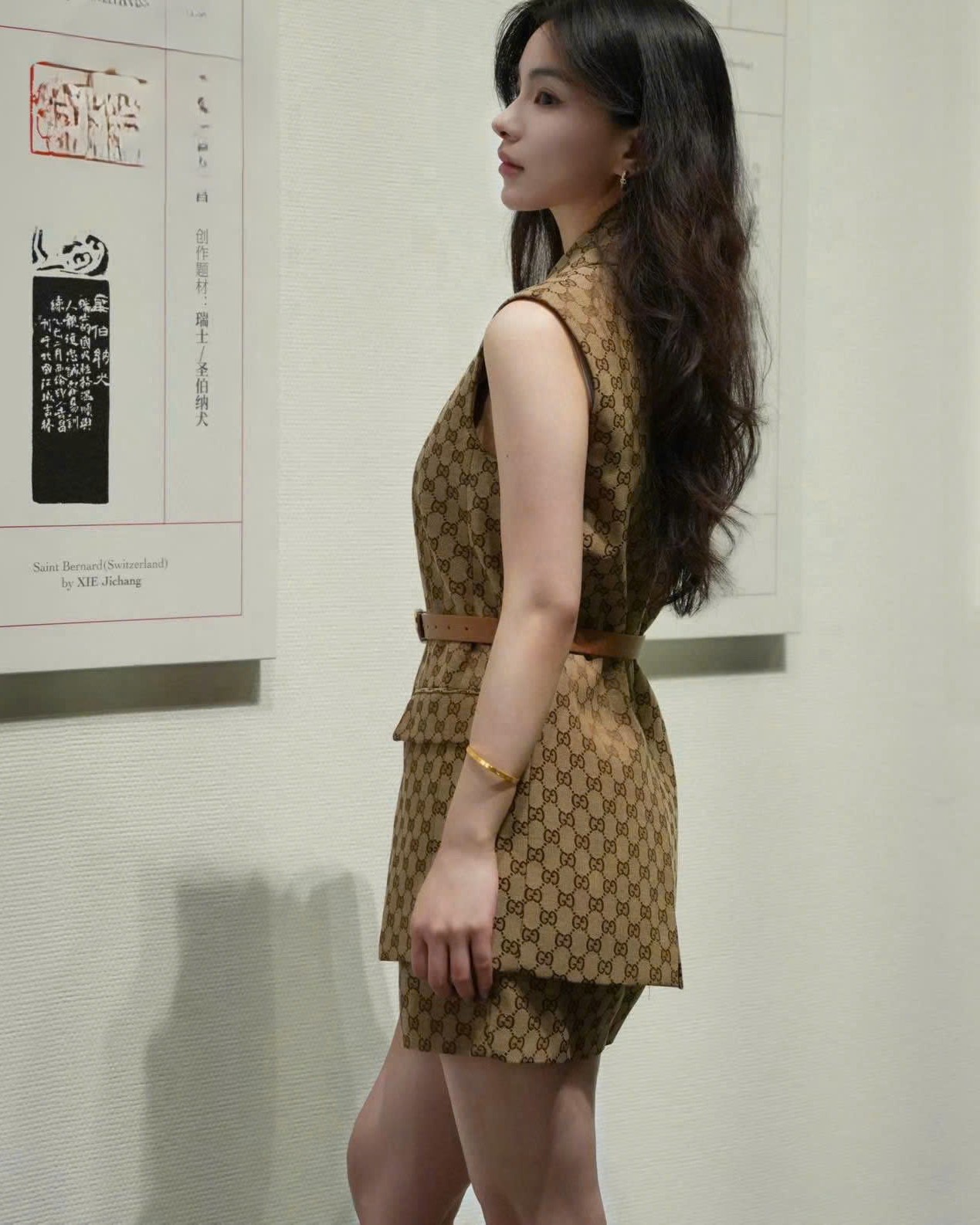 Áo gile Gucci sát nách kèm thắt lưng nâu 11