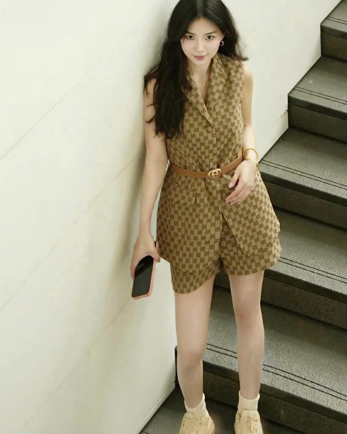 Áo gile Gucci sát nách kèm thắt lưng nâu 13
