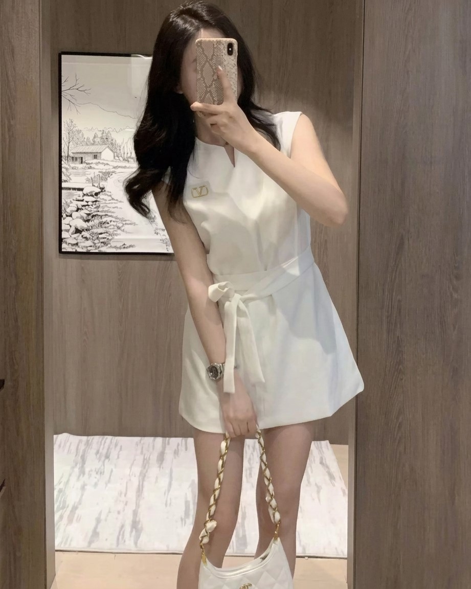 Áo đầm trắng nữ dáng ngắn kèm dây nơ Valentino 8