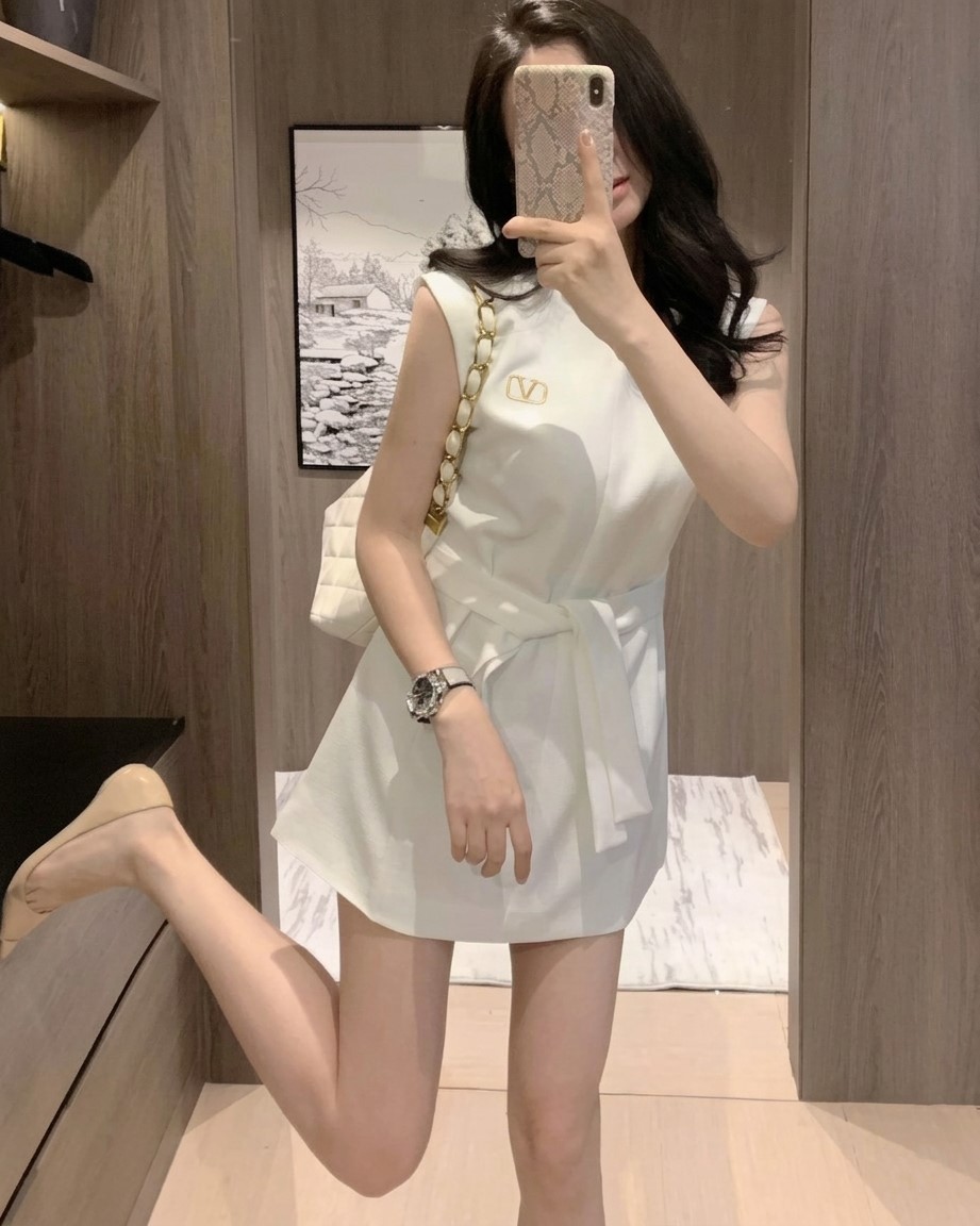 Áo đầm trắng nữ dáng ngắn kèm dây nơ Valentino 9