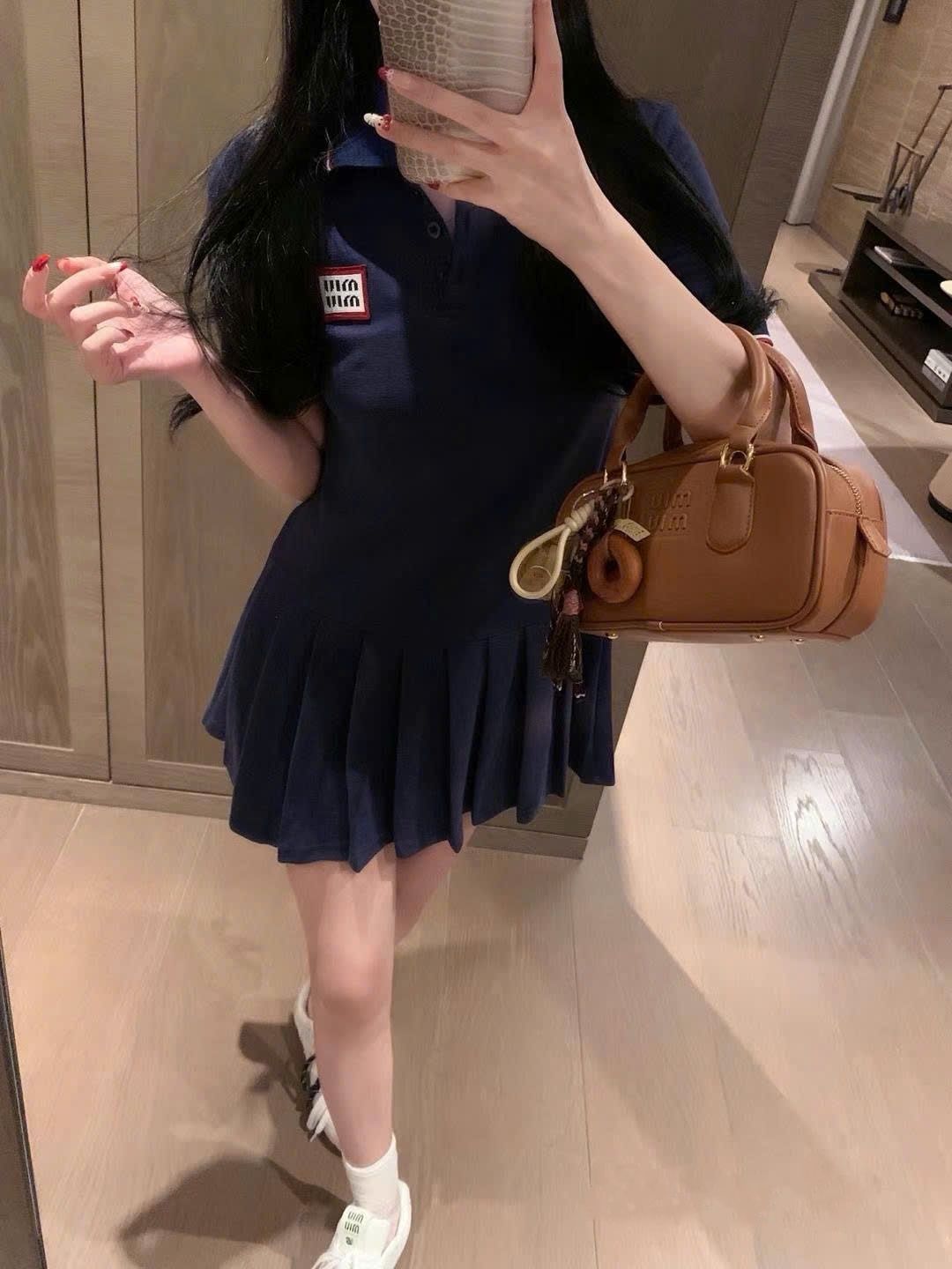 Đầm Miu Miu trắng váy xếp ly 6