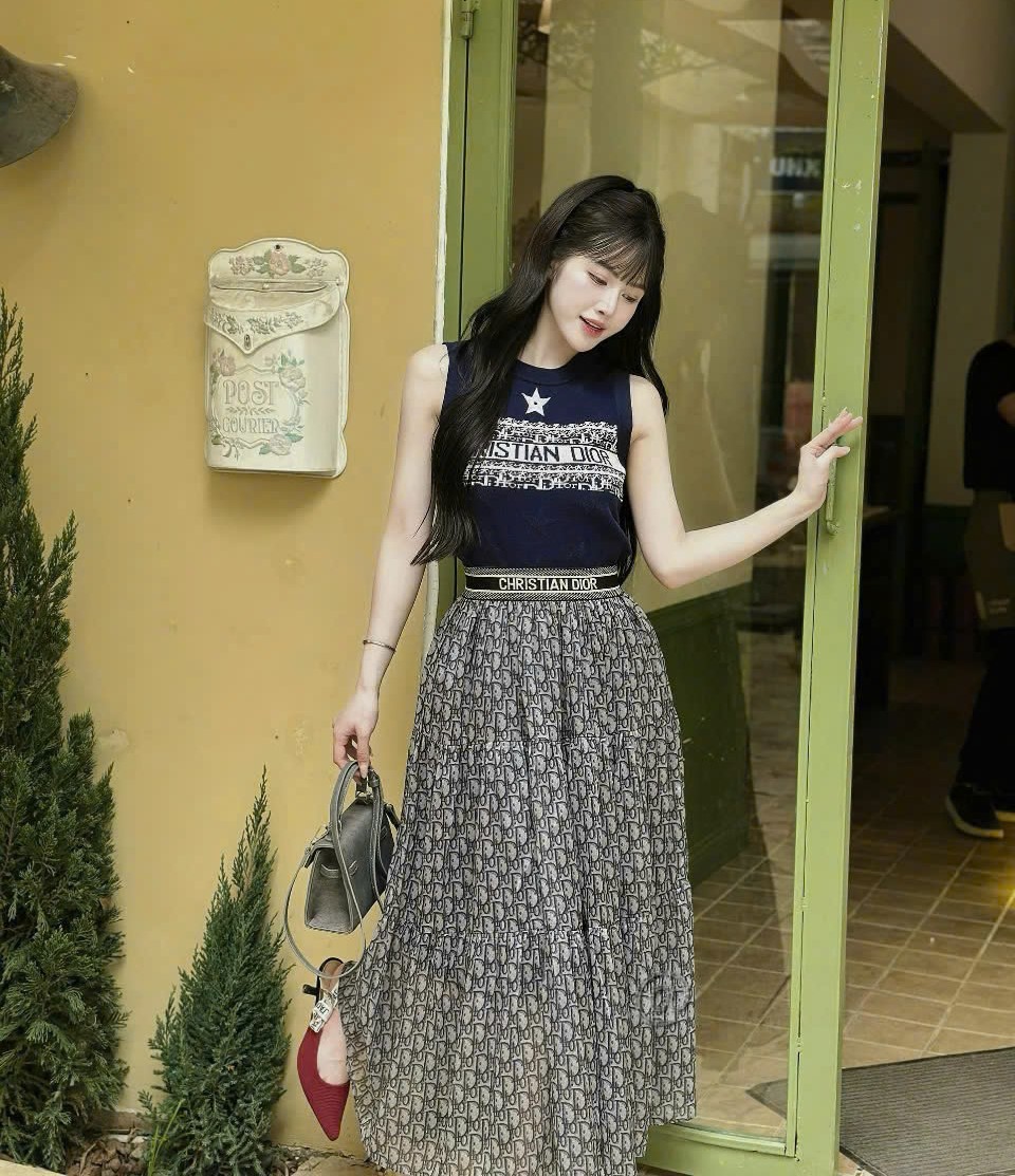 Set bộ áo dệt kim váy voan dài Dior 1