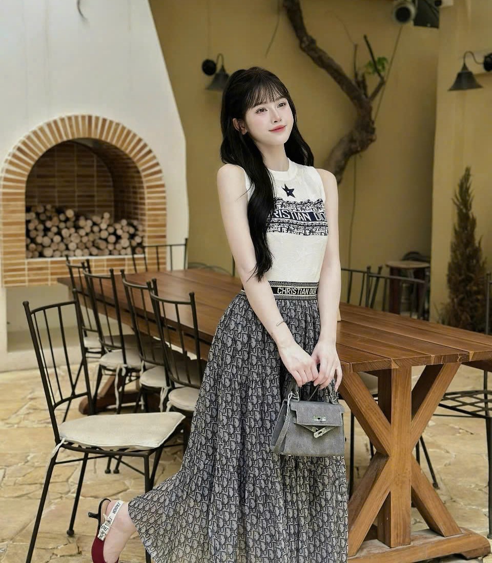 Set bộ áo dệt kim váy voan dài Dior 5