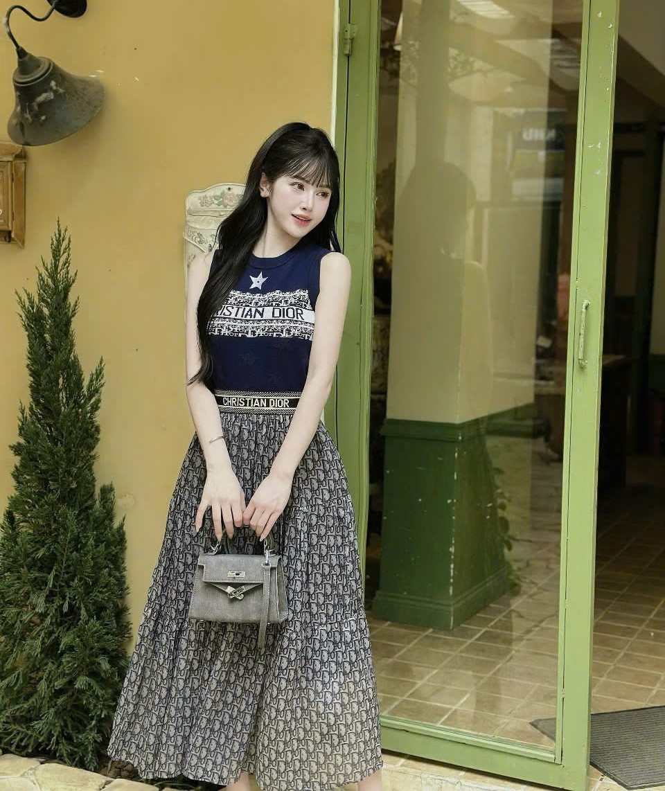 Set bộ áo dệt kim váy voan dài Dior 6