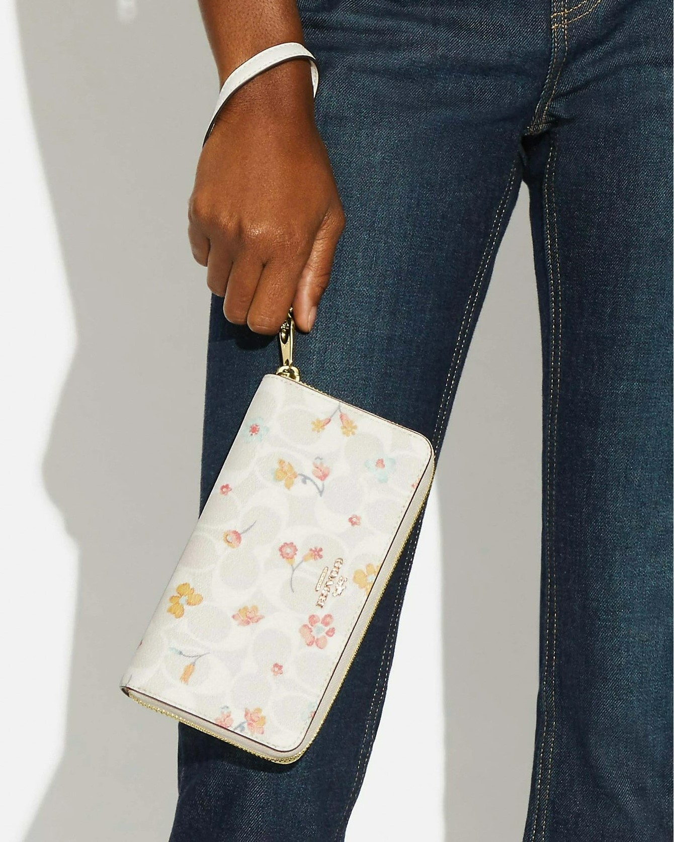  VÍ COACH LONG ZIP AROUND WALLET IN SIGNATURE CANVAS WITH MYSTICAL FLORAL PRINT 2