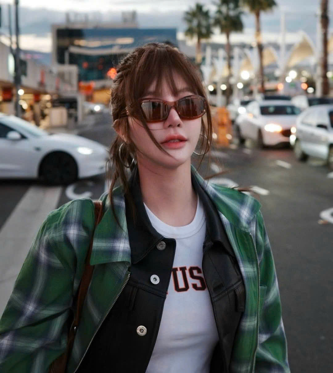 Mắt Kính Miu Miu Glimpse D-frame Acetate Sunglasses 14ZS 6