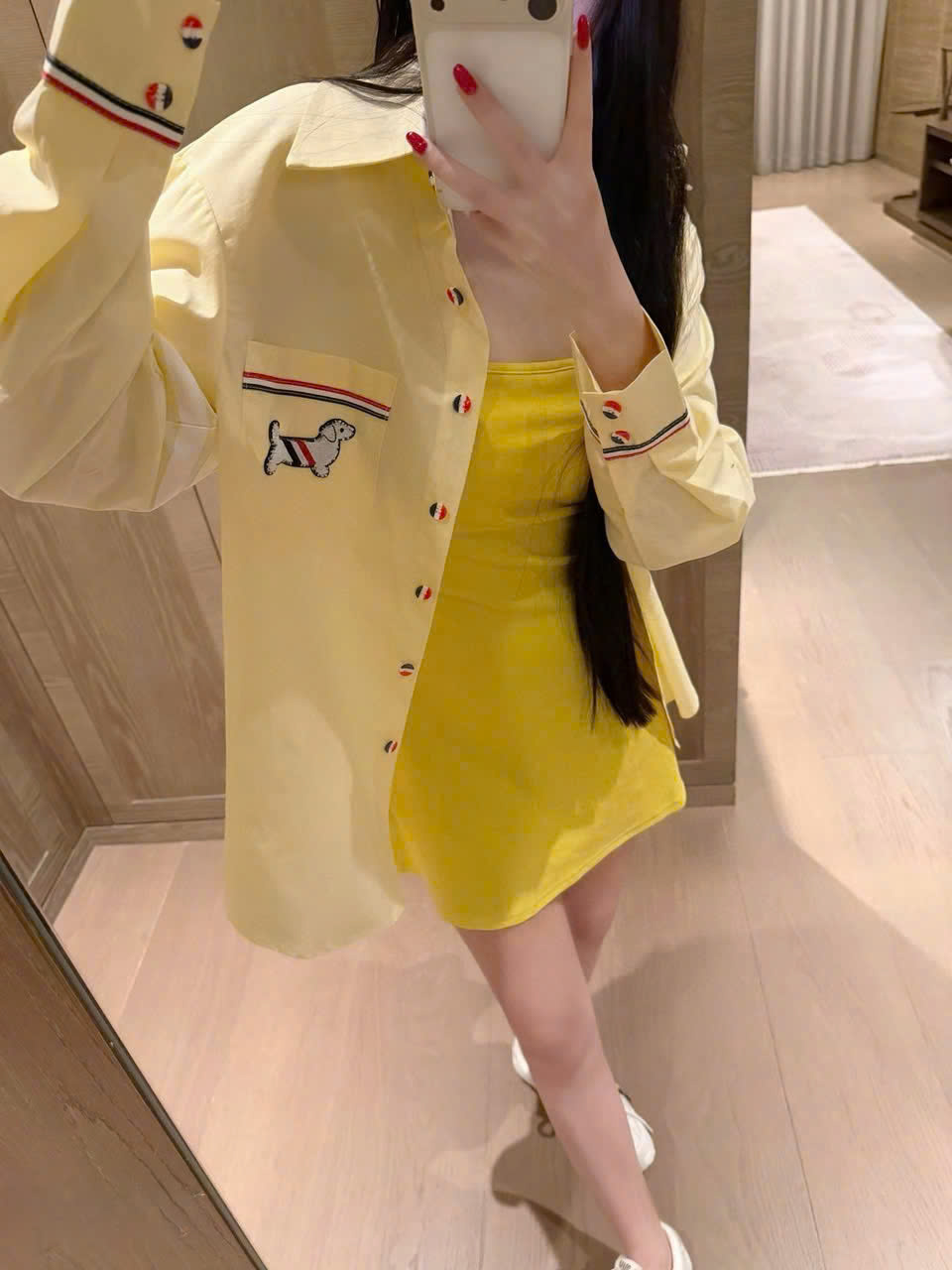 Áo sơ mi nữ màu vàng Thom Browne logo chó 1