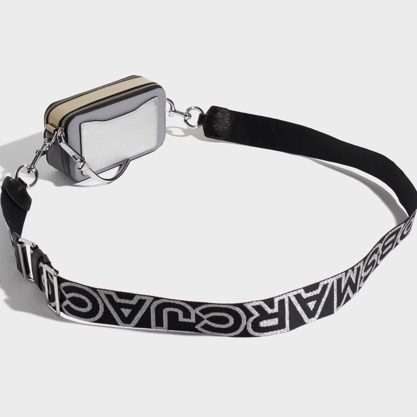 Túi đeo chéo nữ Marc Jacobs màu xám The Snapshot Crossbody Bag In Wolf Grey Multi 22