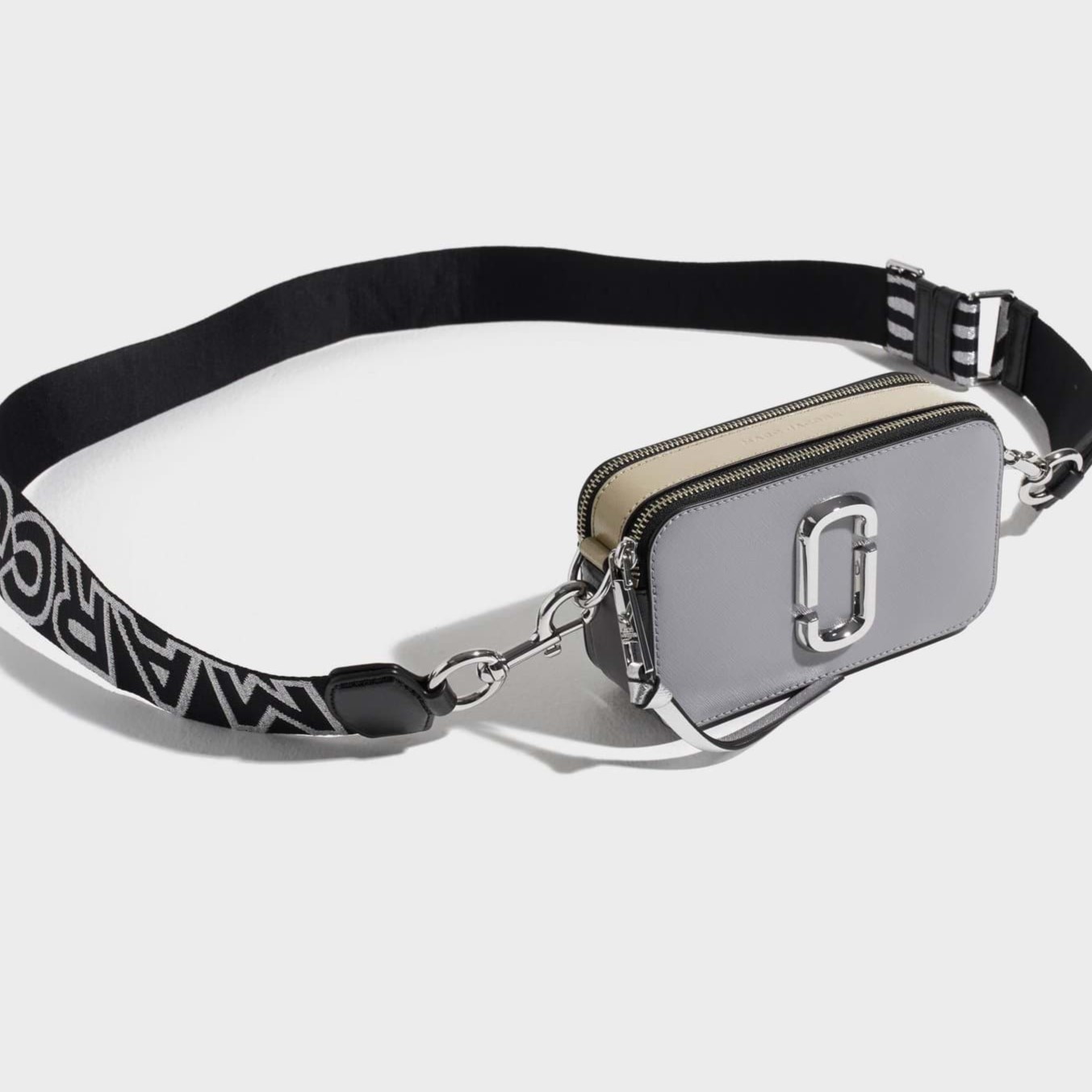 Túi đeo chéo nữ Marc Jacobs màu xám The Snapshot Crossbody Bag In Wolf Grey Multi 23