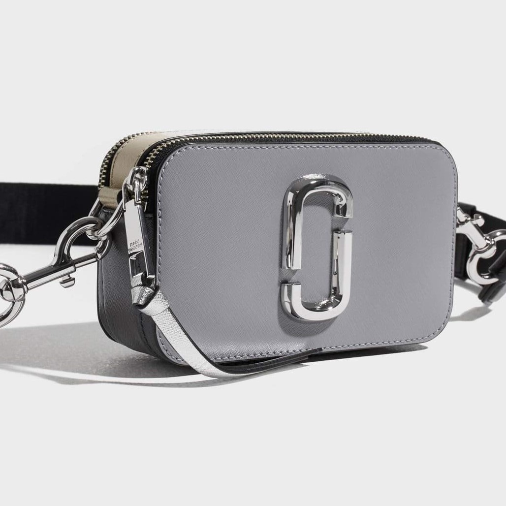 Túi đeo chéo nữ Marc Jacobs màu xám The Snapshot Crossbody Bag In Wolf Grey Multi 26