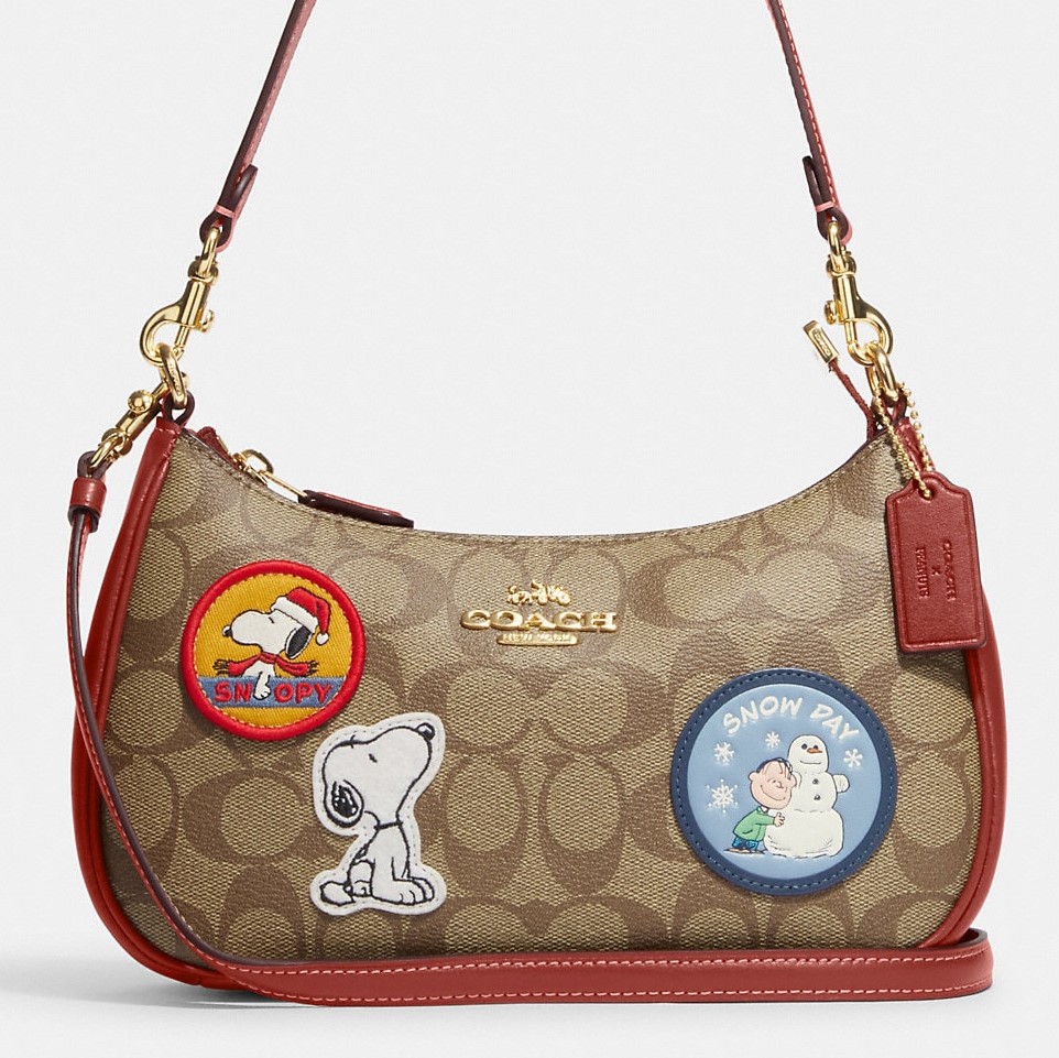 TÚI KẸP NÁCH COACH NỮ CHÓ SNOOPY COACH X PEANUTS TERI SHOULDER BAG IN SIGNATURE CANVAS WITH PATCHES 1