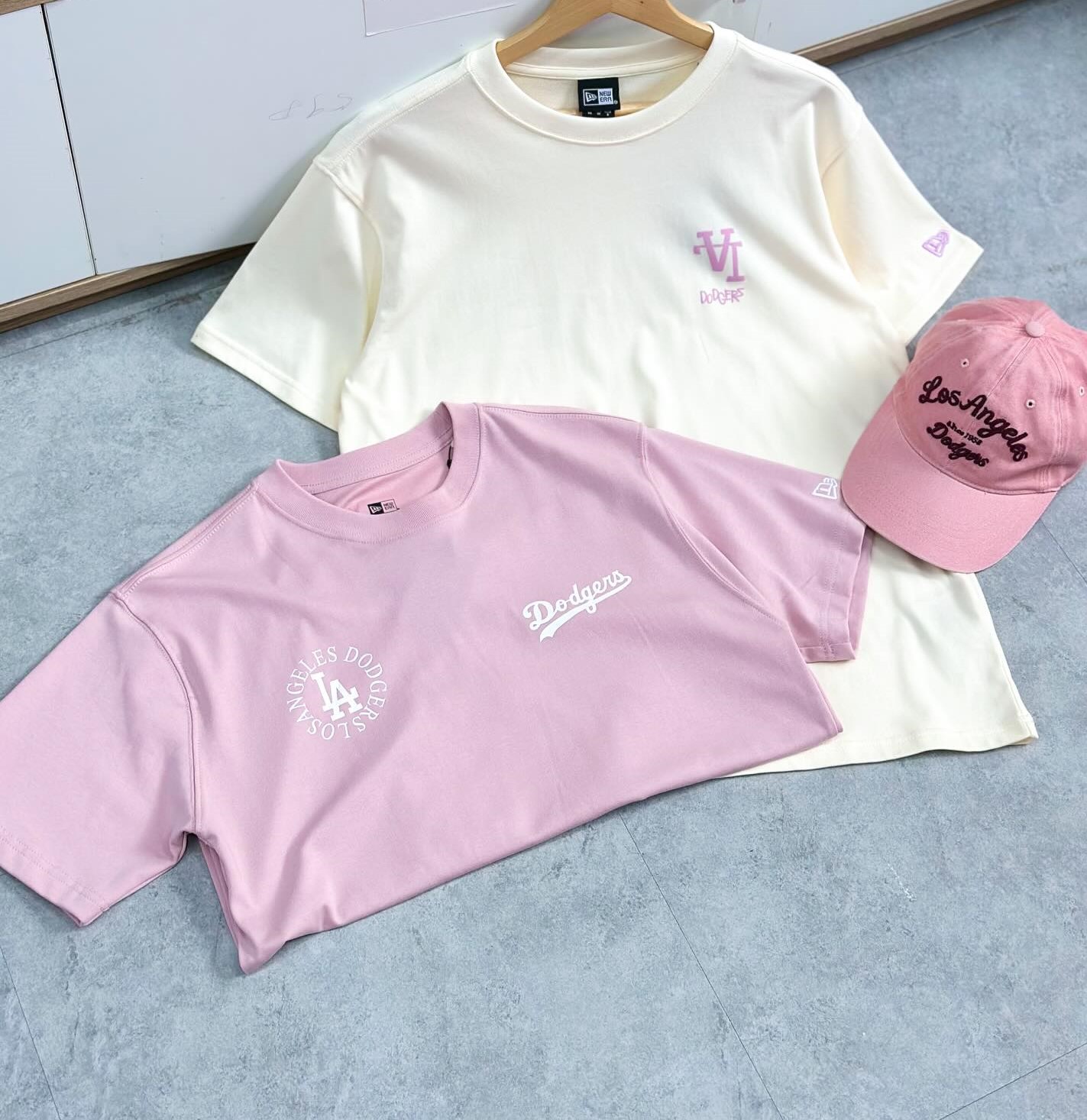 Áo Thun nữ New Era La Dodgers Mini Logo Pink T-Shirt 10