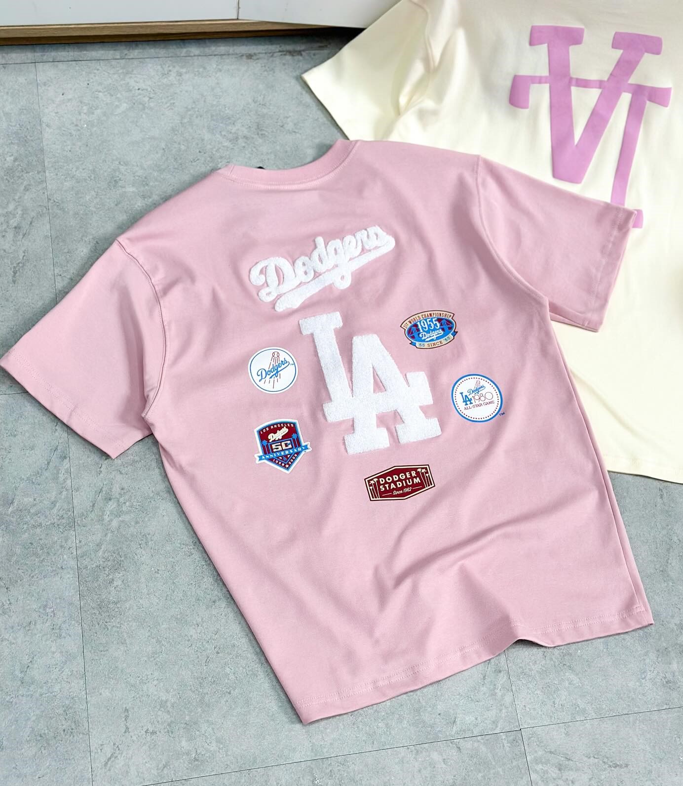 Áo Thun nữ New Era La Dodgers Mini Logo Pink T-Shirt 11