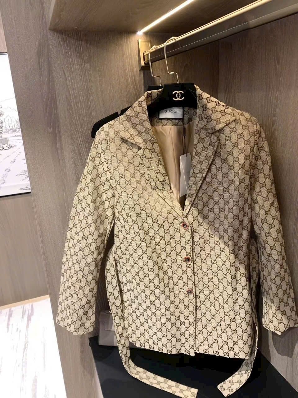 Áo khoác vest nữ Gucci kèm thắt lưng 3