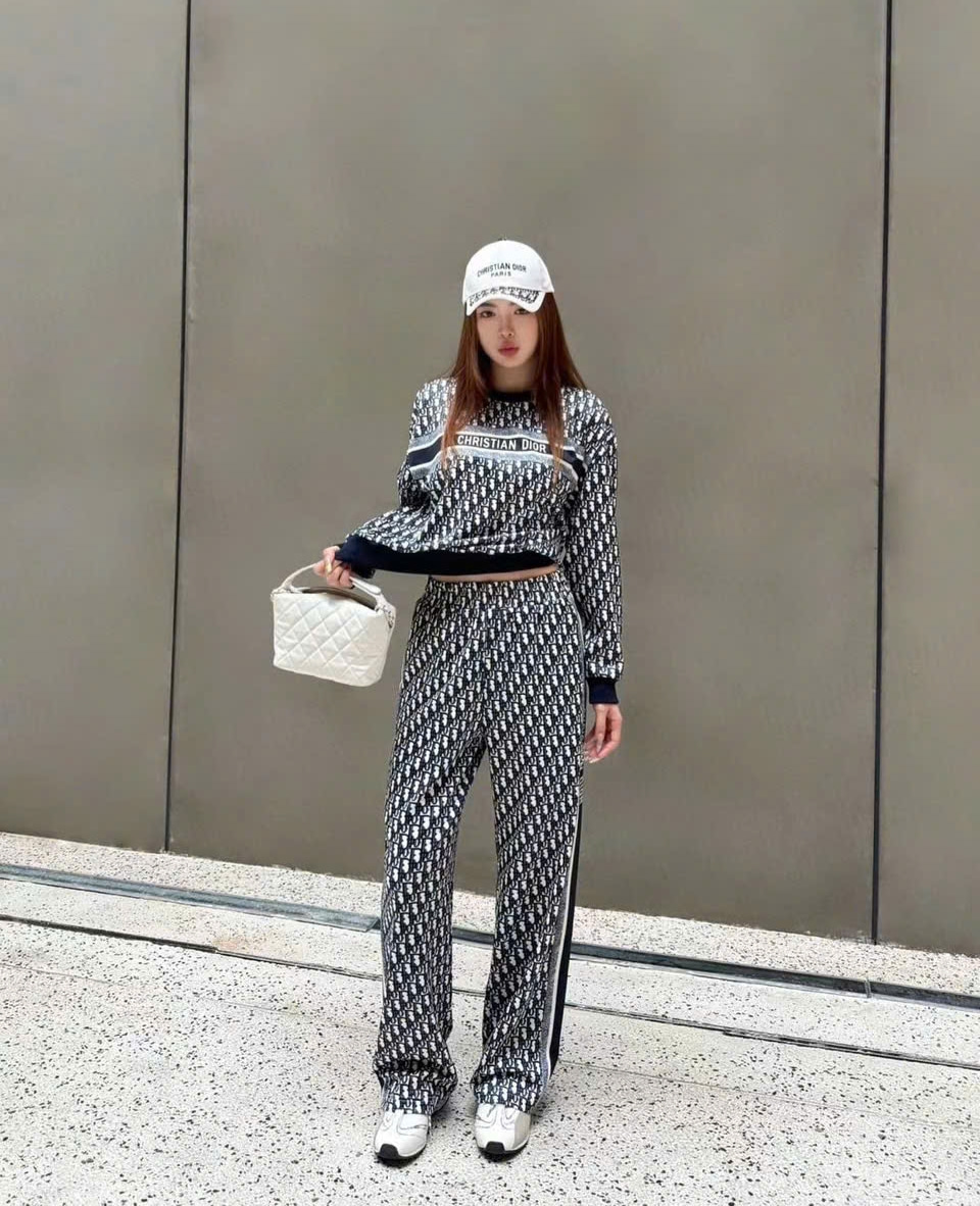 Set áo quần dài họa tiết hãng Dior 2