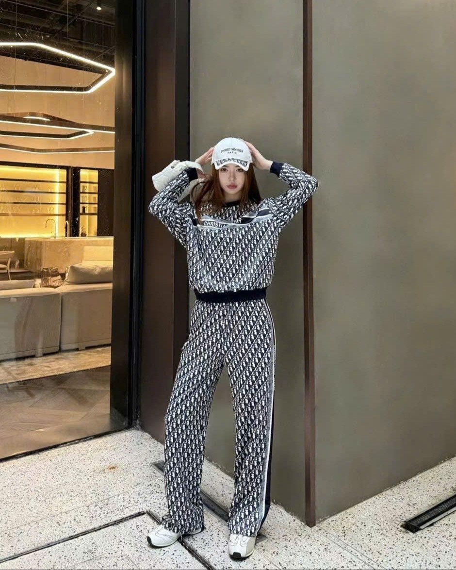 Set áo quần dài họa tiết hãng Dior 5