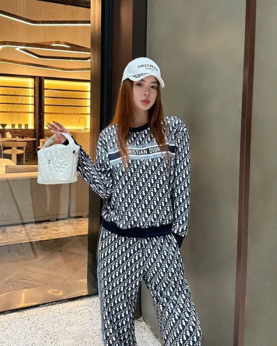 Set áo quần dài họa tiết hãng Dior 6