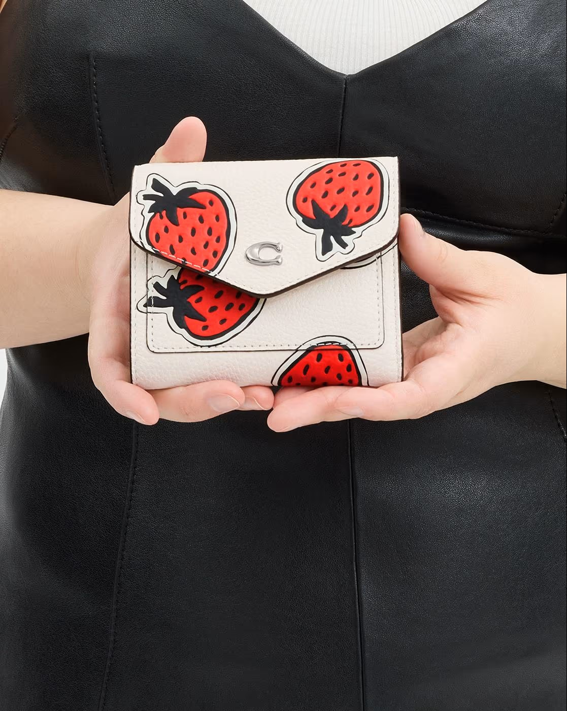Ví Coach Winn Small Wallet Strawberry Print CU474 1