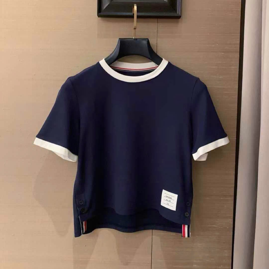 Set bộ áo thun váy xếp ly Thom Browne 2