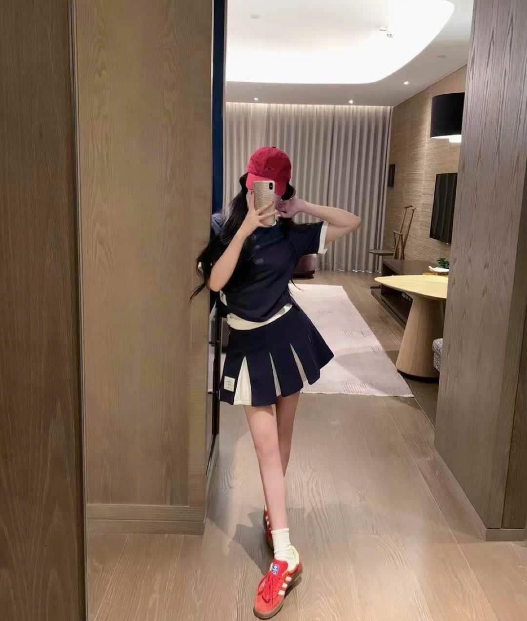 Set bộ áo thun váy xếp ly Thom Browne 6