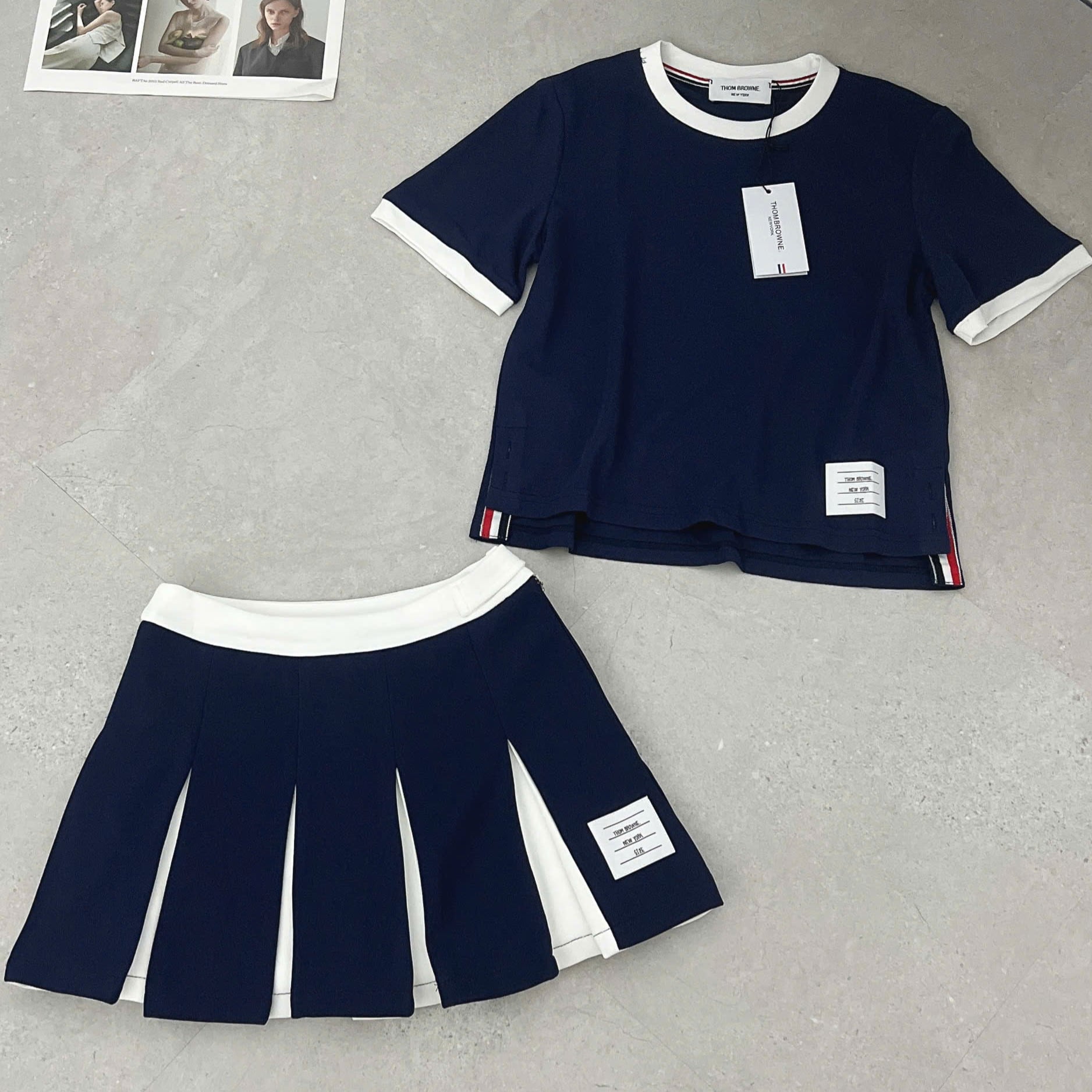Set bộ áo thun váy xếp ly Thom Browne 9