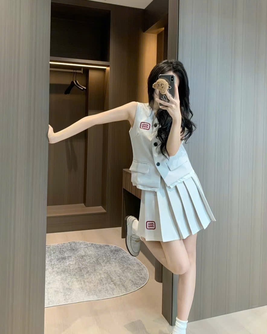 Set áo gile sát nách váy xếp ly nữ Miu Miu 8