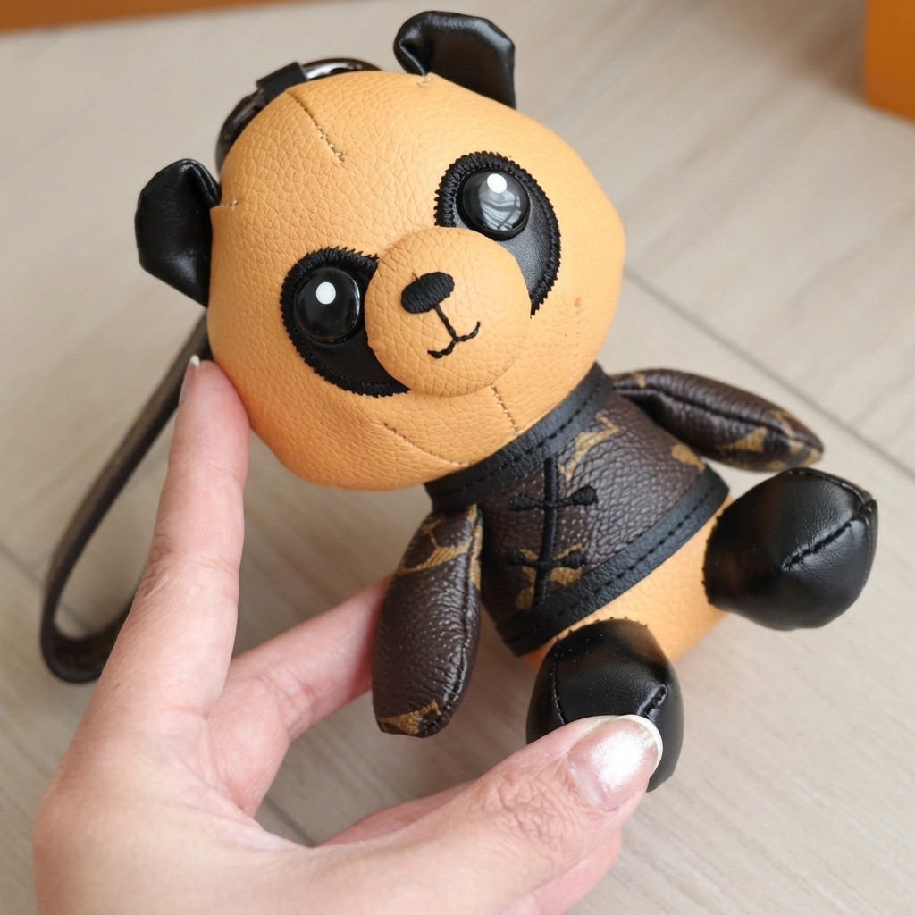 Móc khóa charm gấu LV 6