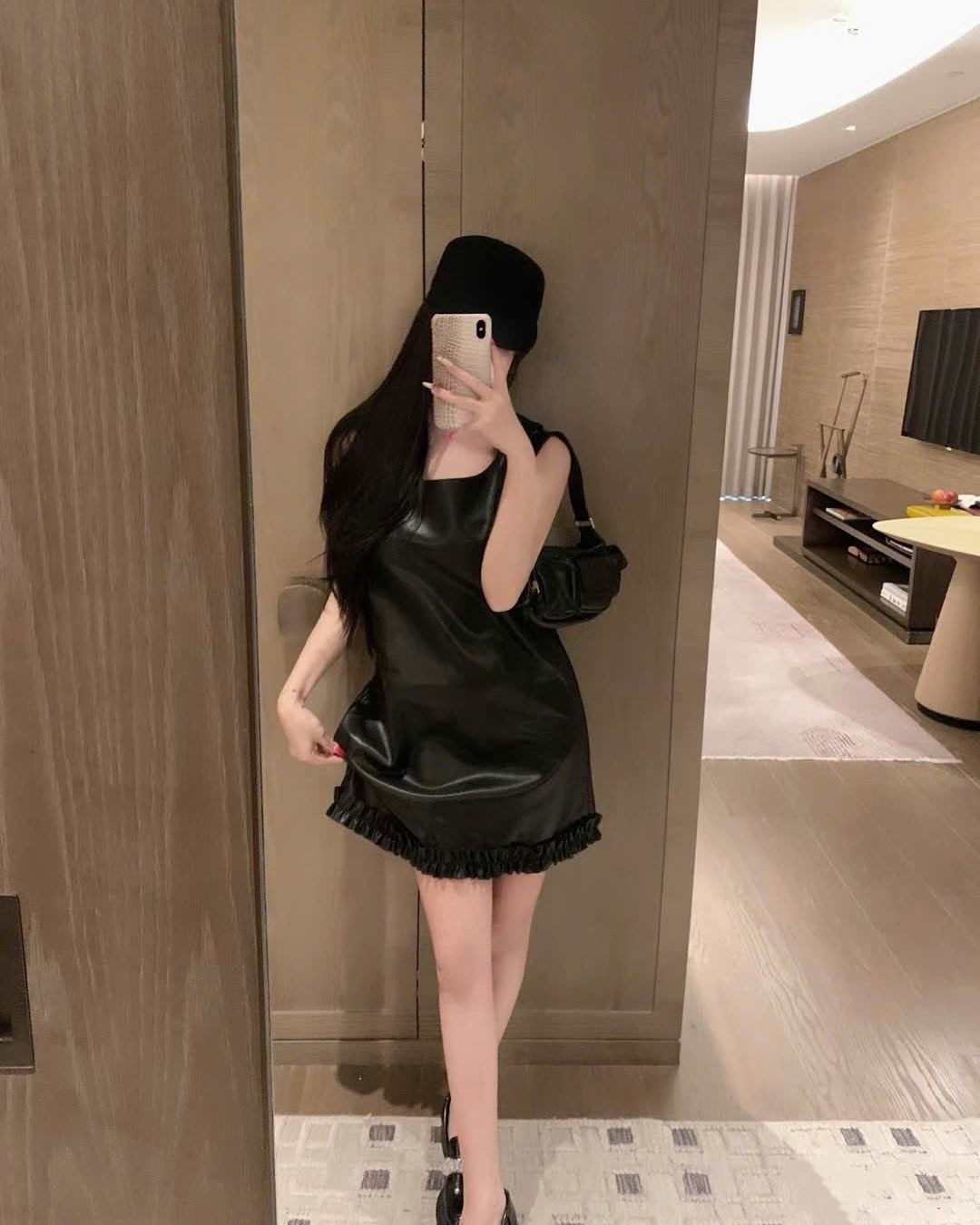 Đầm đen lụa sát nách nữ Miu Miu 7