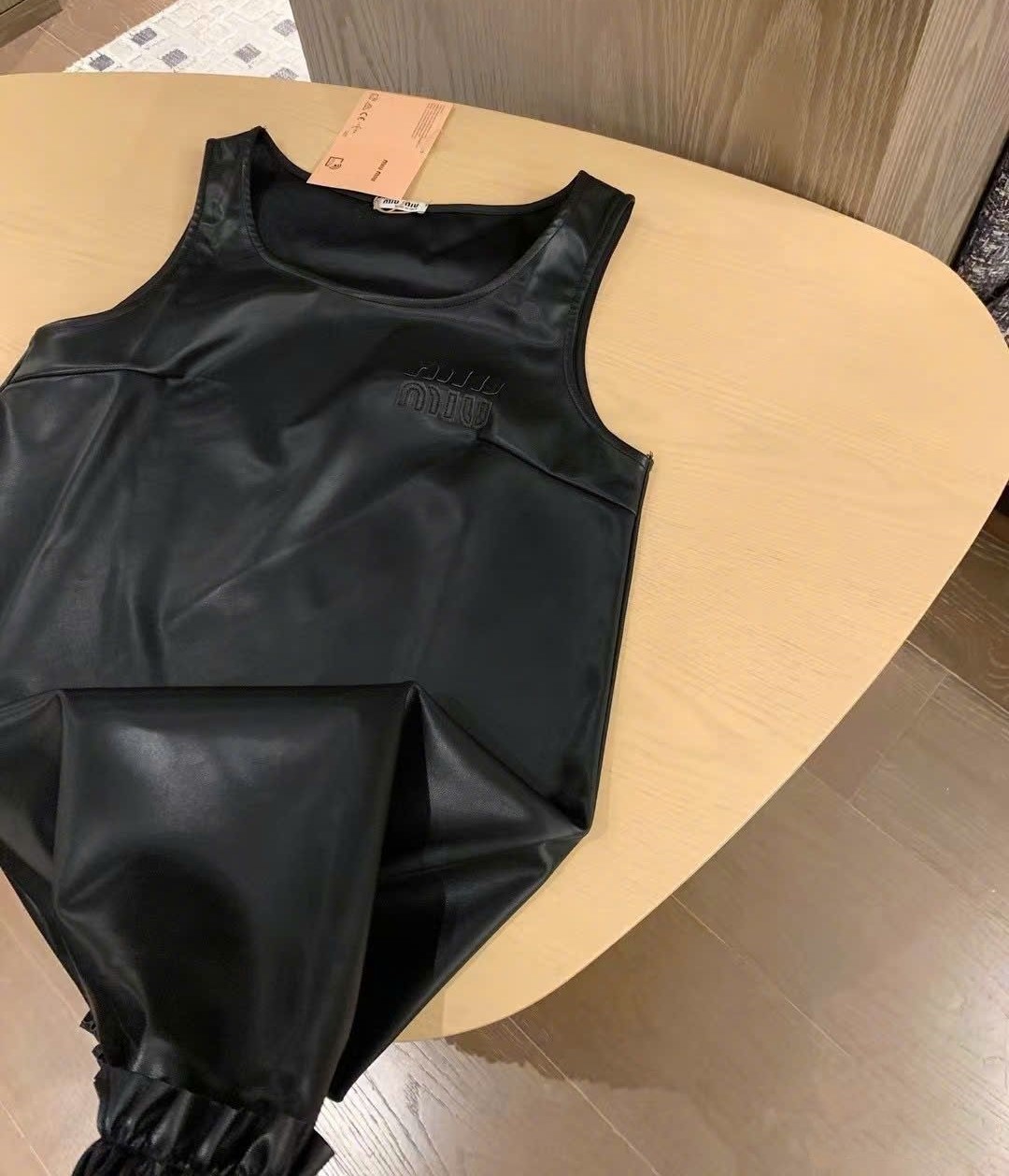 Đầm đen lụa sát nách nữ Miu Miu 8