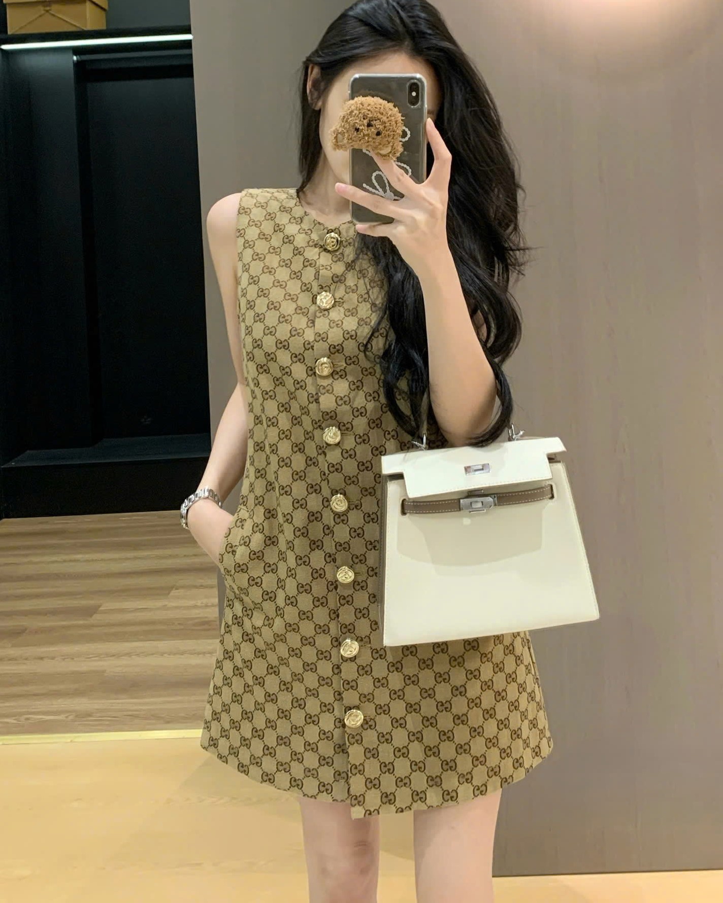 Áo đầm sát nách nữ Gucci phối cúc 1