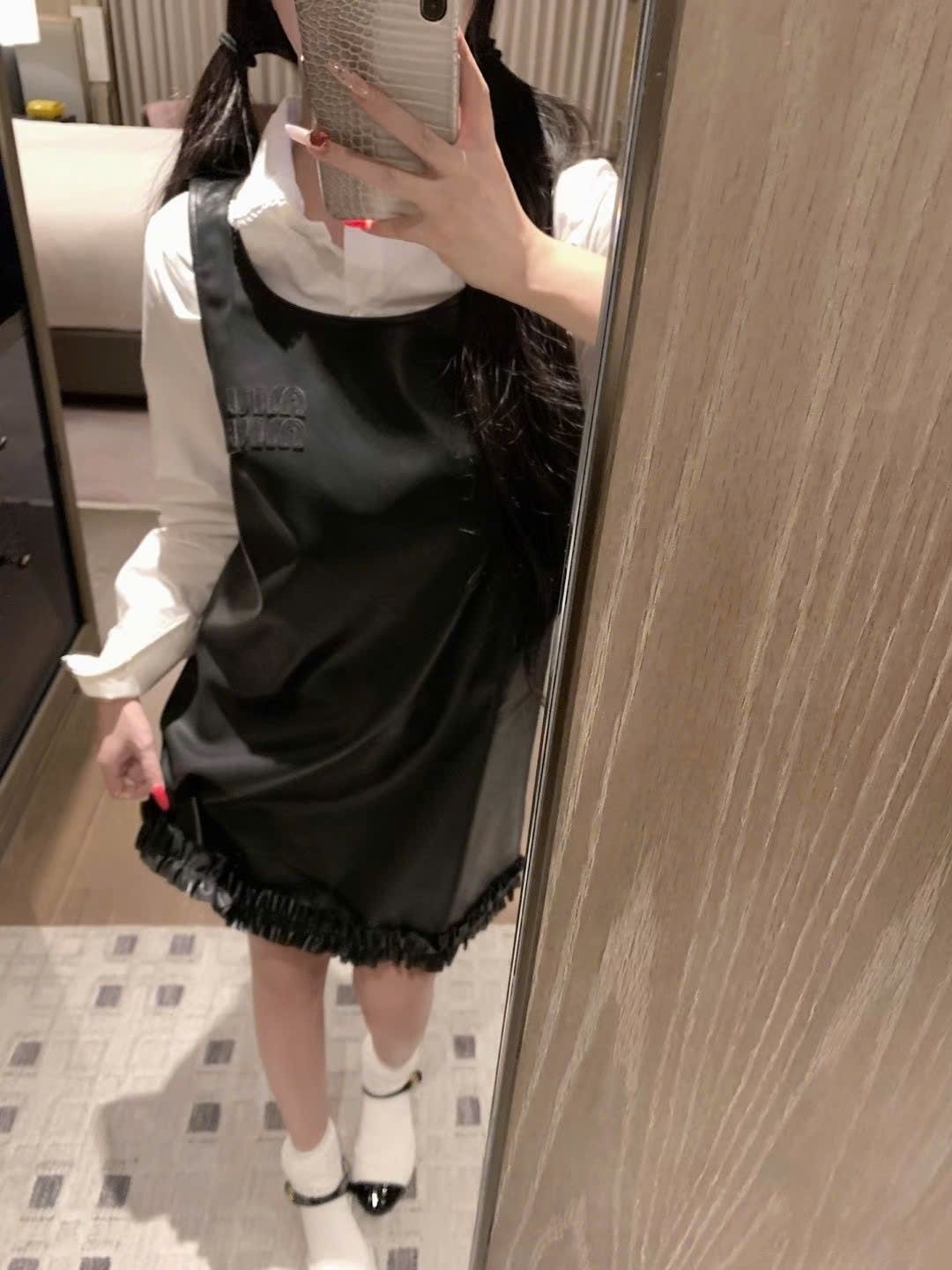Đầm đen lụa sát nách nữ Miu Miu 6