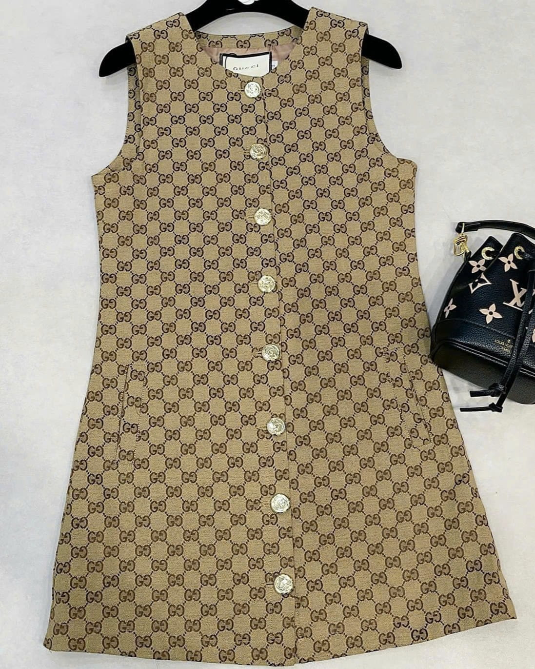 Áo đầm sát nách nữ Gucci phối cúc 7