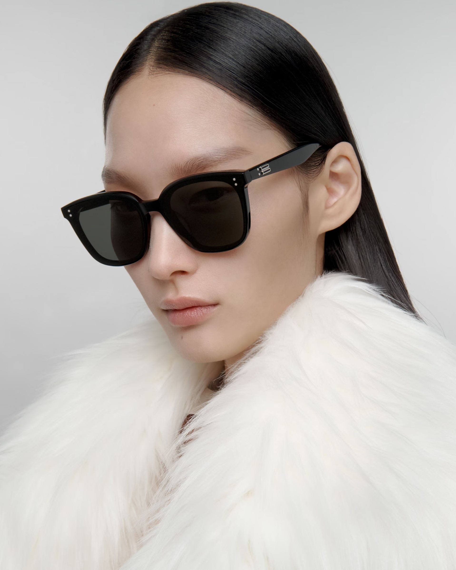 Mắt kính Gentle Monster Queen 01 Gray Lenses Black Acetate Frame 3