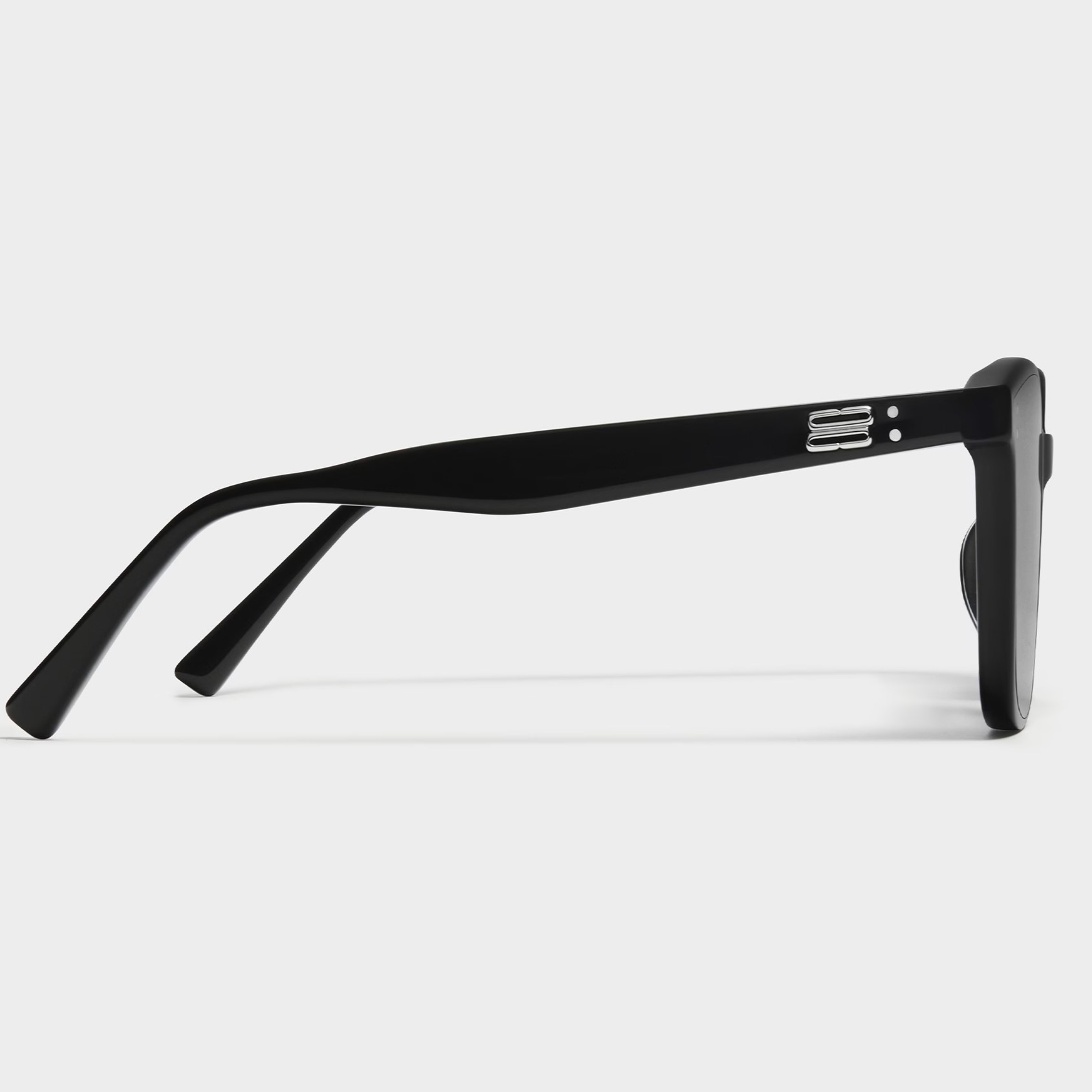 Mắt kính Gentle Monster Queen 01 Gray Lenses Black Acetate Frame 5