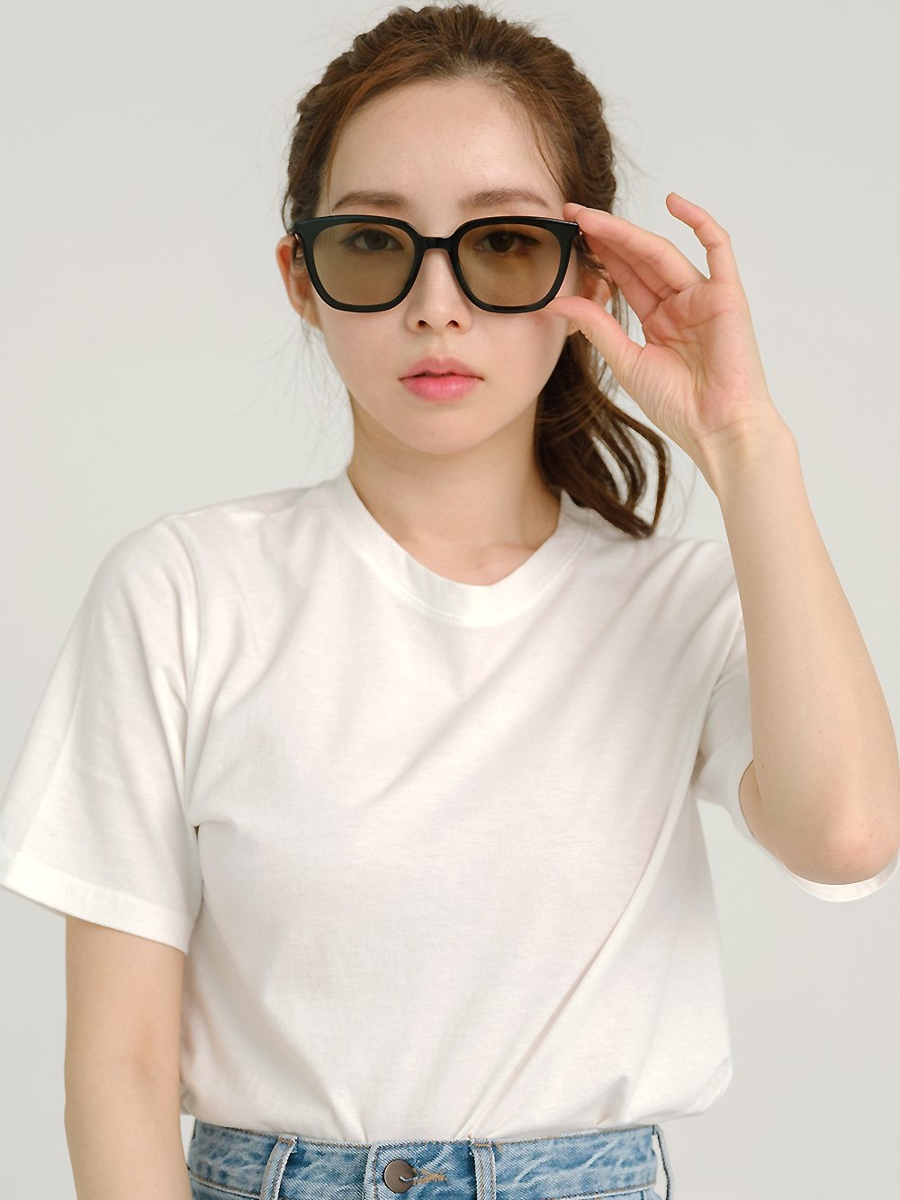 Mắt kính mát Gentle Monster Lilit 01(K) Green Tinted Lenses Square Acetate Flatbar Frame 1