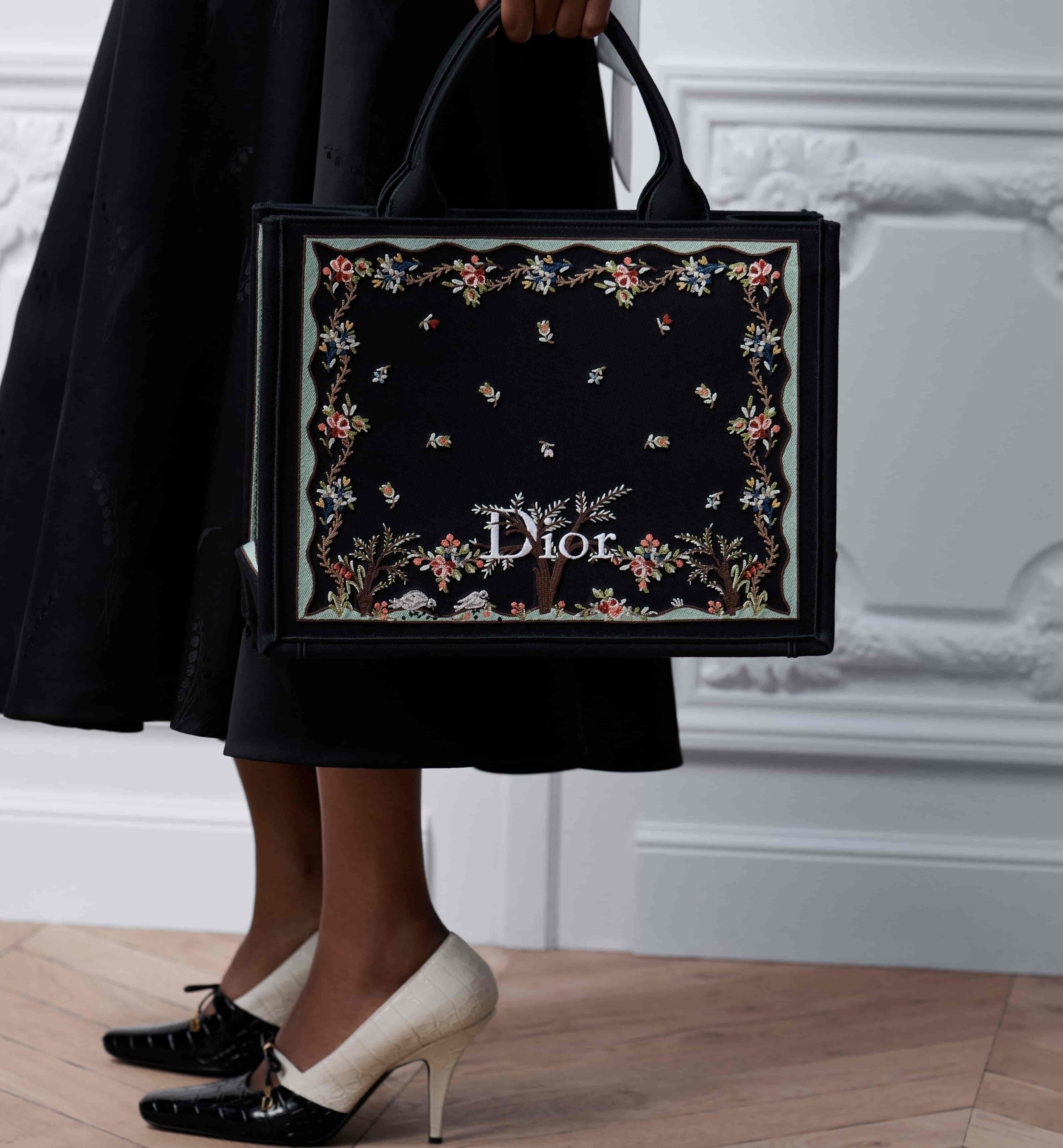 Túi Dior Dioramour Medium Dior Book Tote with Strap Black Multicolor Revolution Flowers Embroidery 8