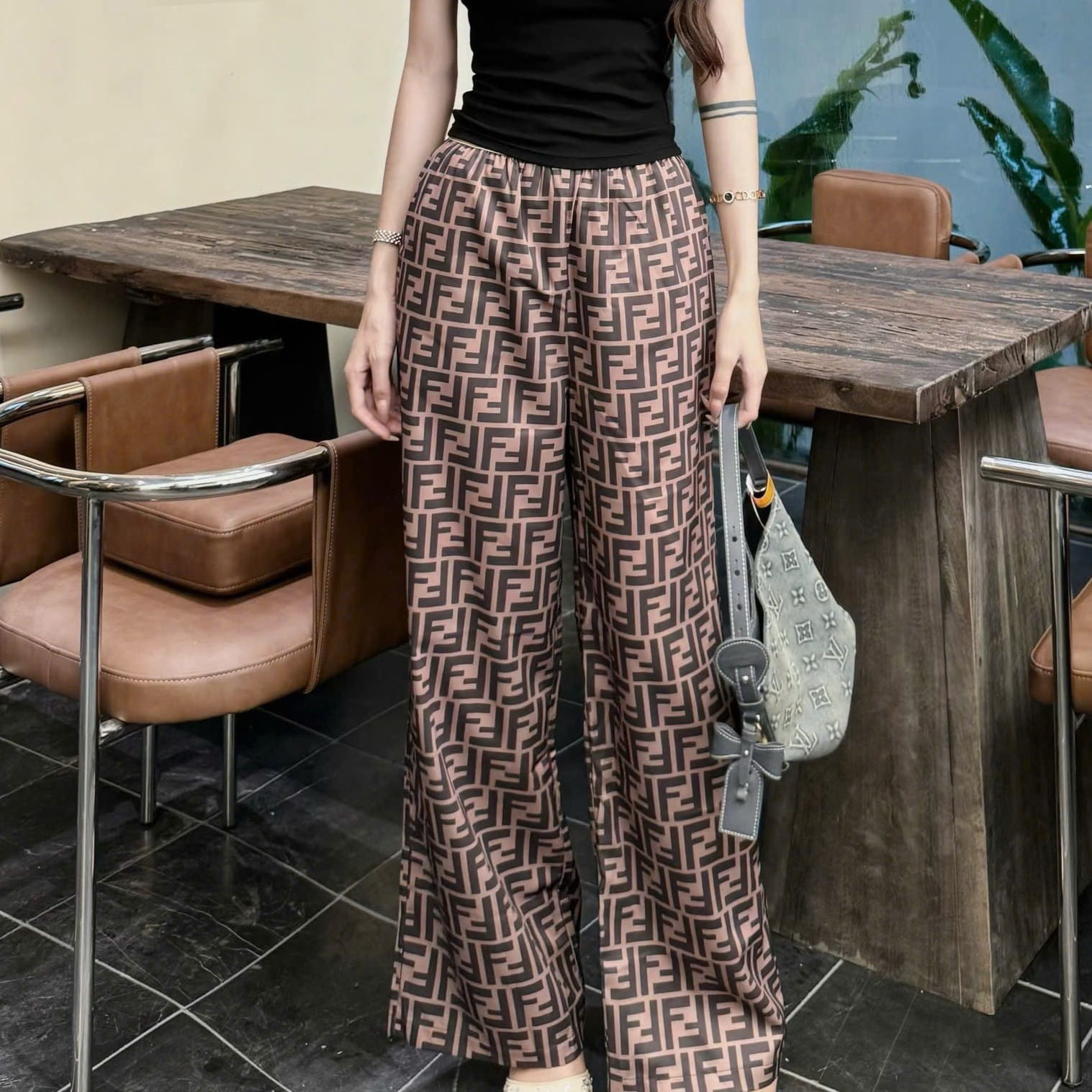 Quần suông lụa dài nâu phối lưng vàng Fendi 8