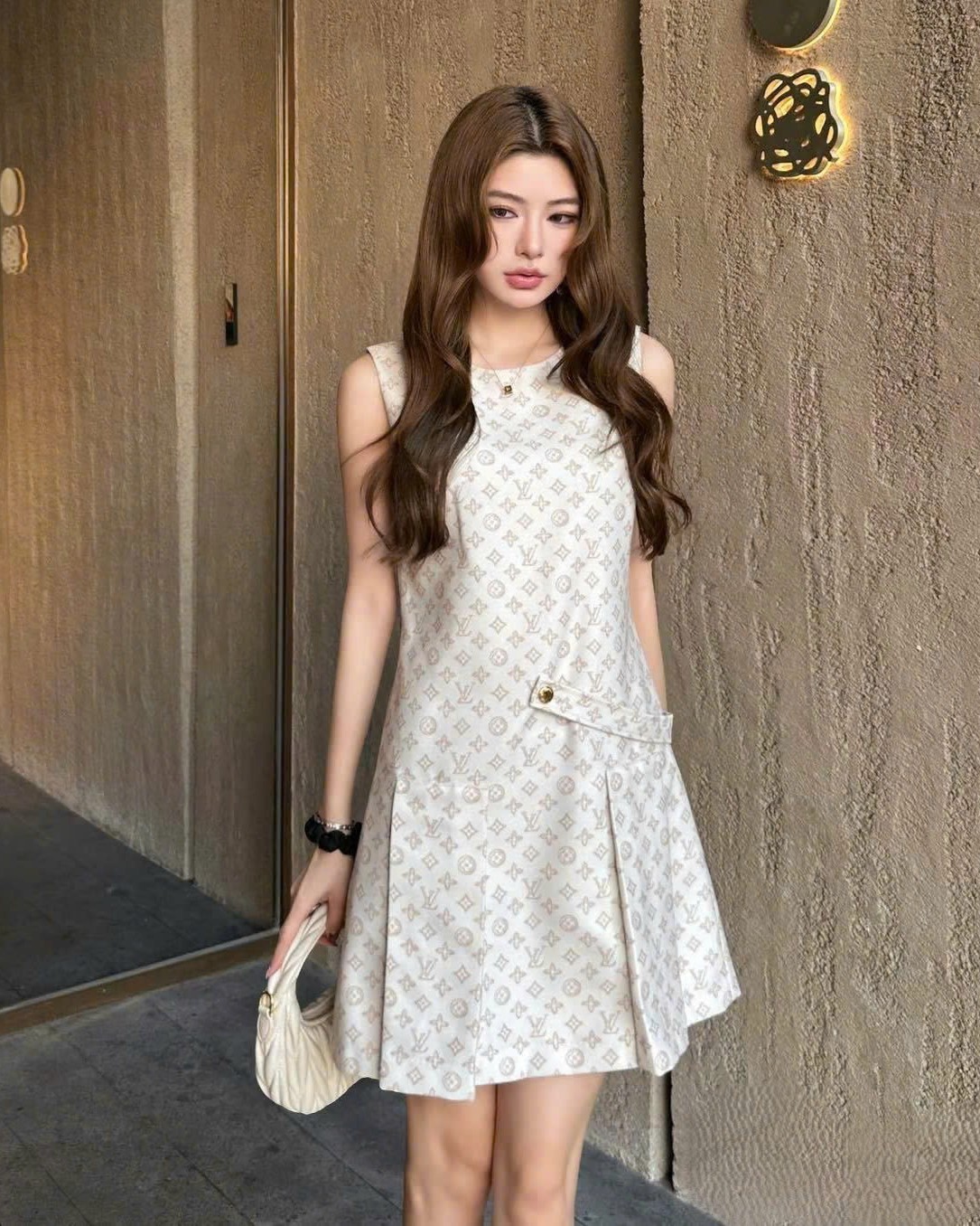 Áo đầm trắng xòe họa tiết mới LV 2