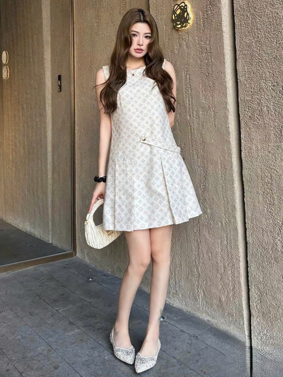 Áo đầm trắng xòe họa tiết mới LV 6