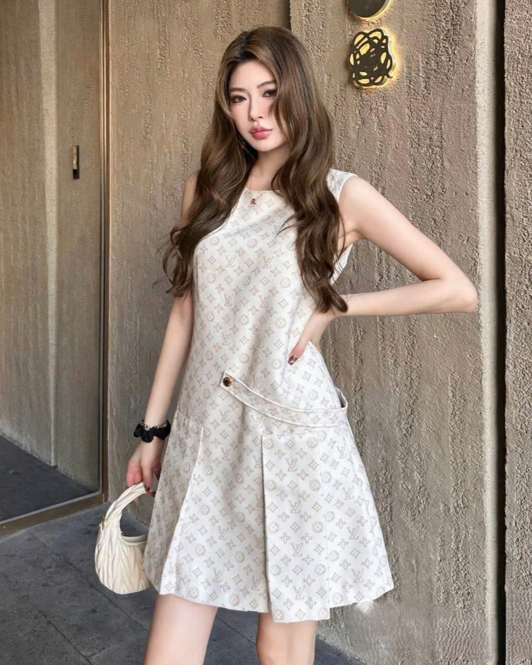 Áo đầm trắng xòe họa tiết mới LV 7