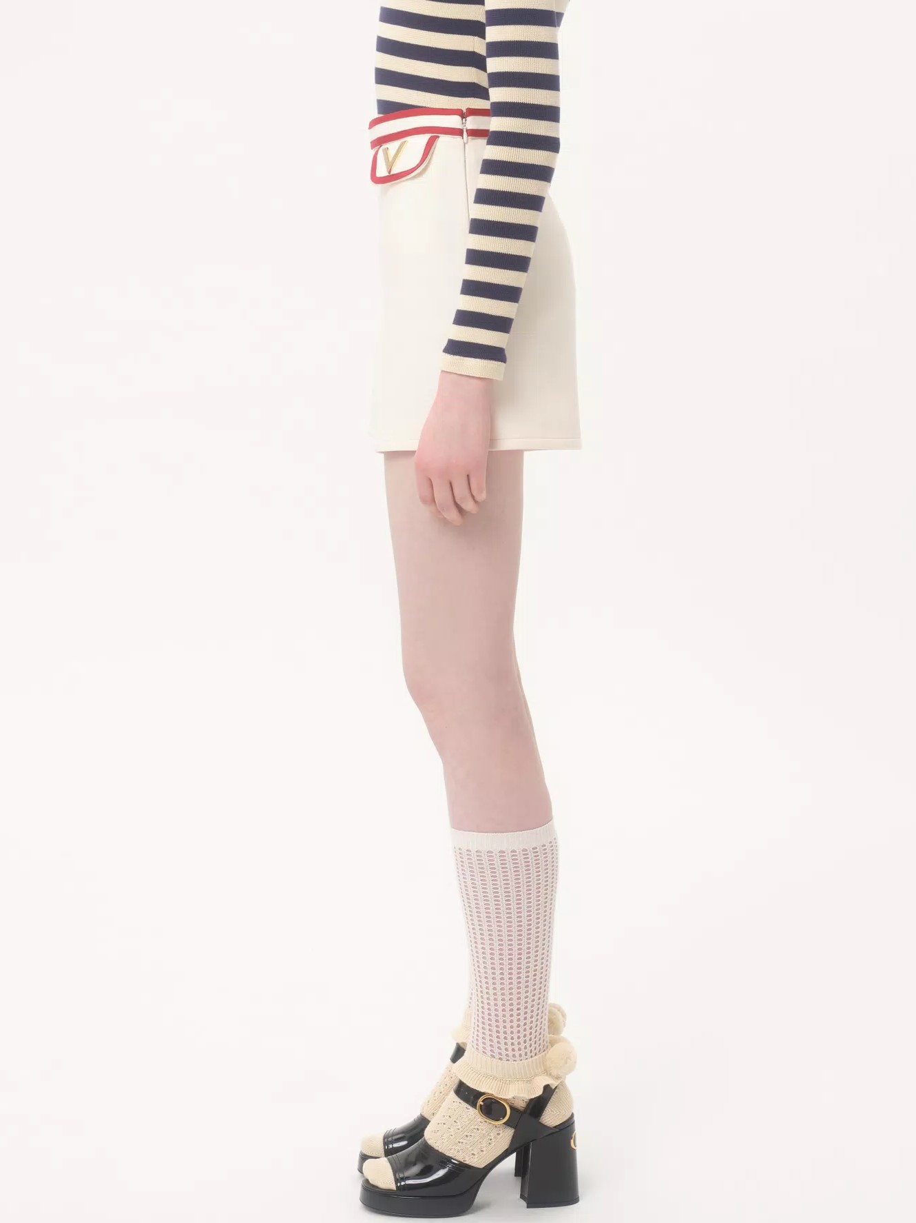 Quần ngắn Valentino Crepe Couture Shorts with V Gold 3