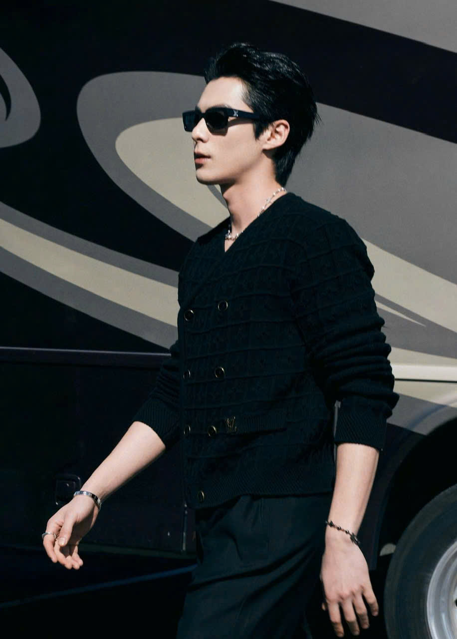 Mắt Kính Dáng Vuông Louis Vuitton LV Epi Square Sunglasses 1