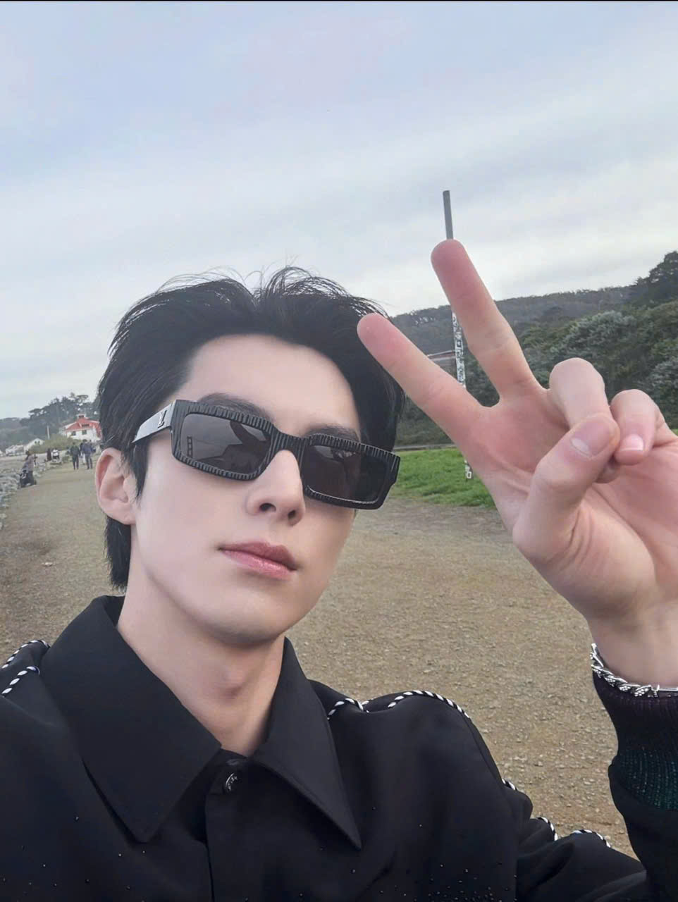 Mắt Kính Dáng Vuông Louis Vuitton LV Epi Square Sunglasses 3
